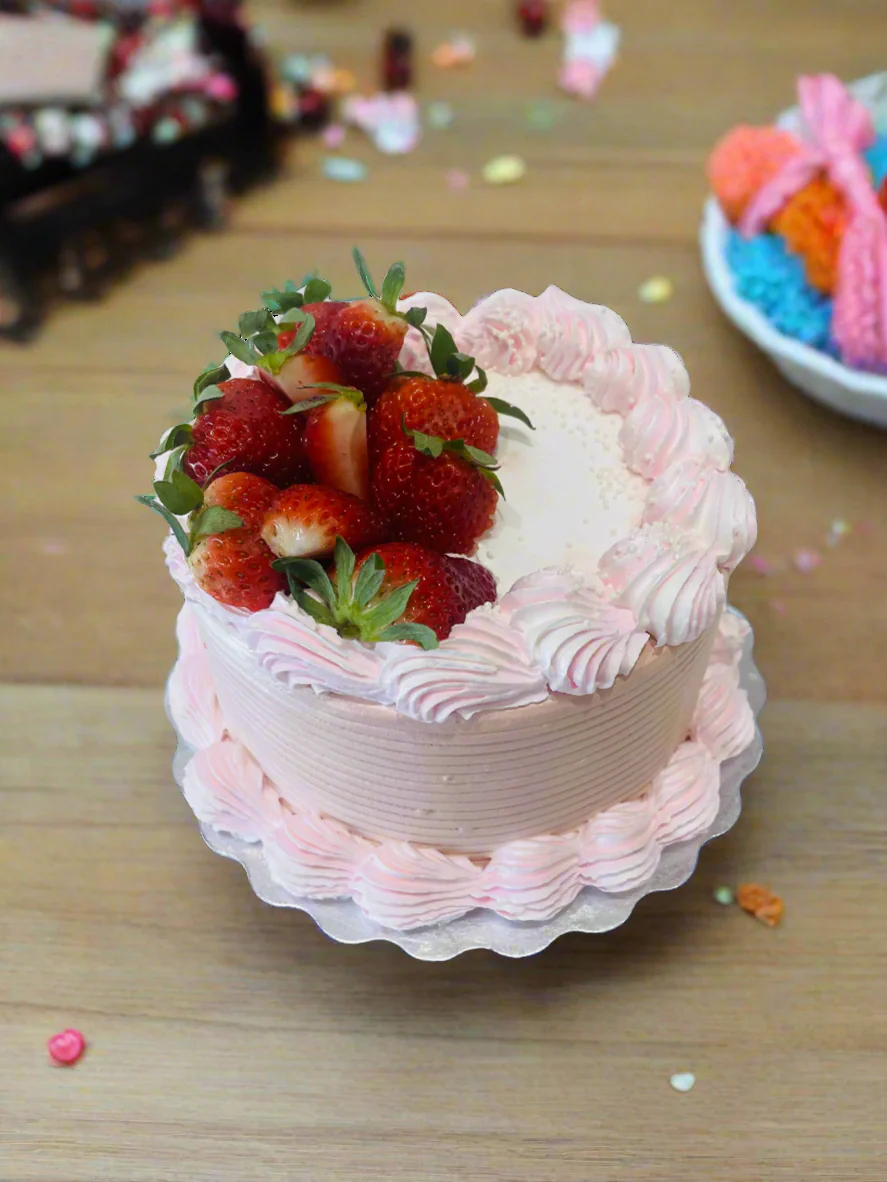 Basic Strawberry Cake - Image 3