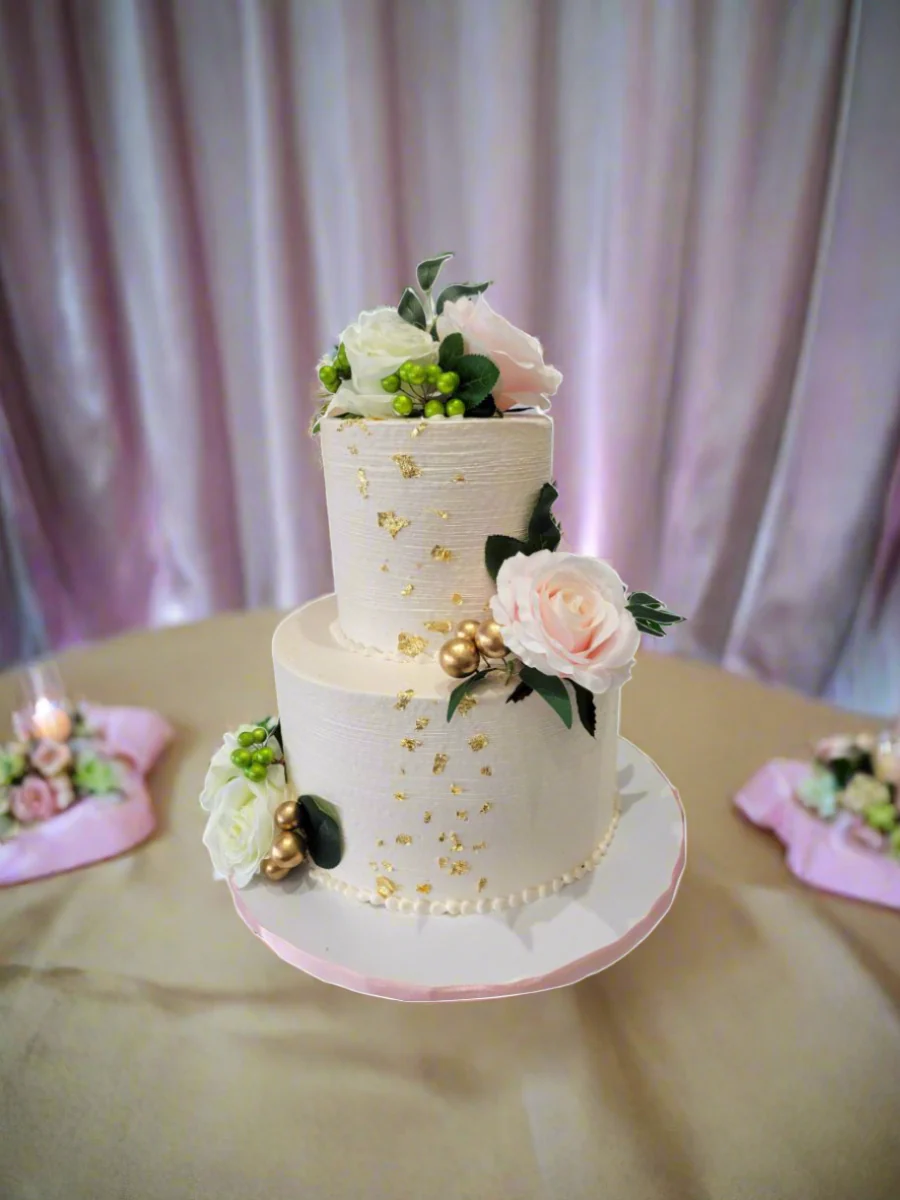 Berlin Ivory Wedding Cake - Image 3