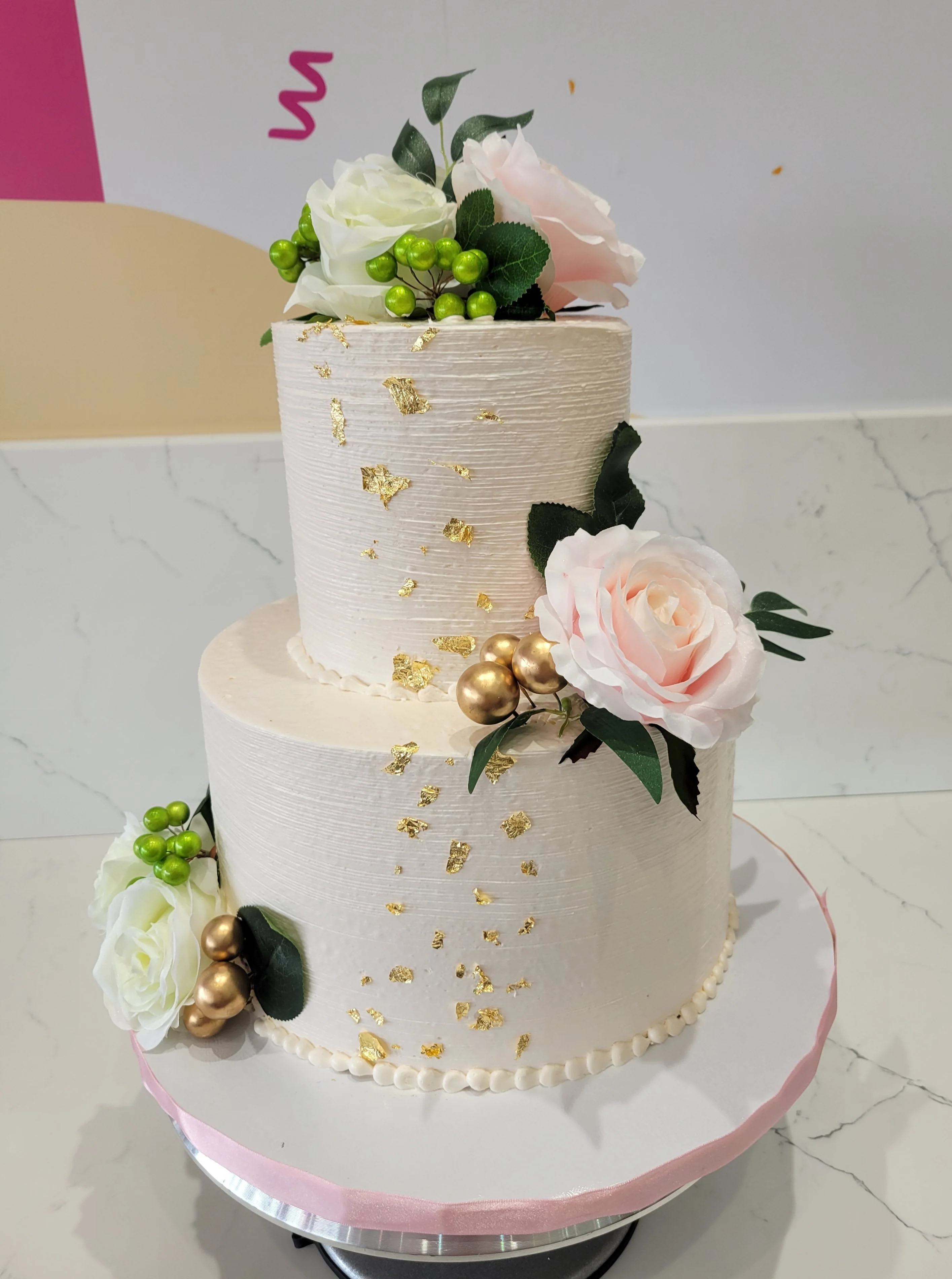 Berlin Ivory Wedding Cake - Image 5