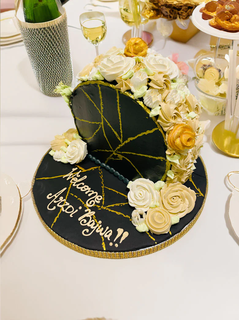 Black & Gold Arch Cake - Image 3
