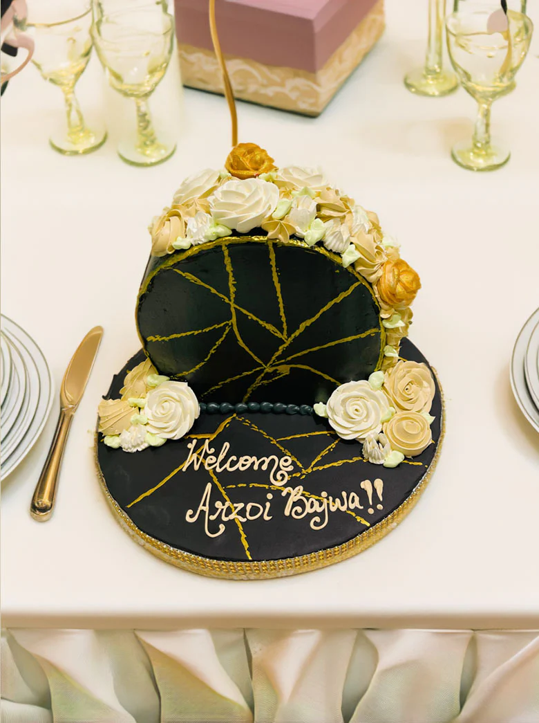 Black & Gold Arch Cake - Image 6