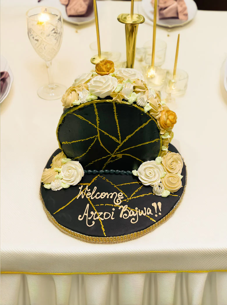 Black & Gold Arch Cake - Image 8