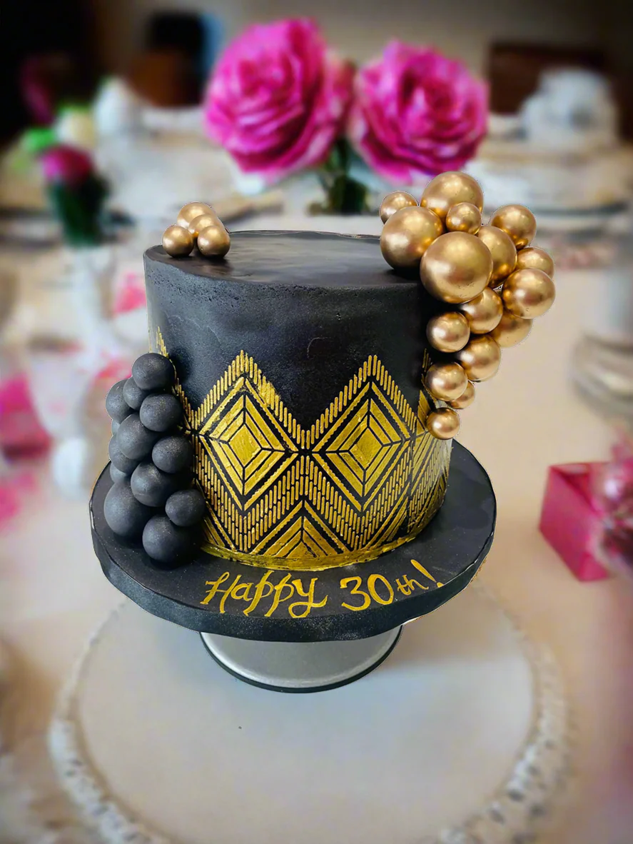 Black & Gold Demask Fondant Cake - Image 3