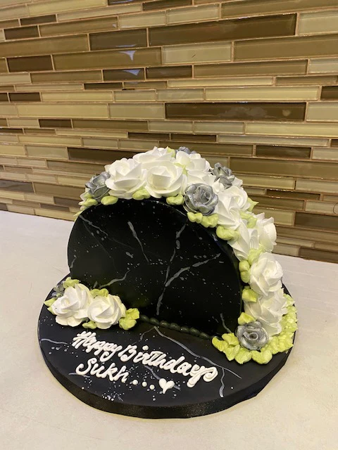 Black & Silver Arch Cake - Image 10