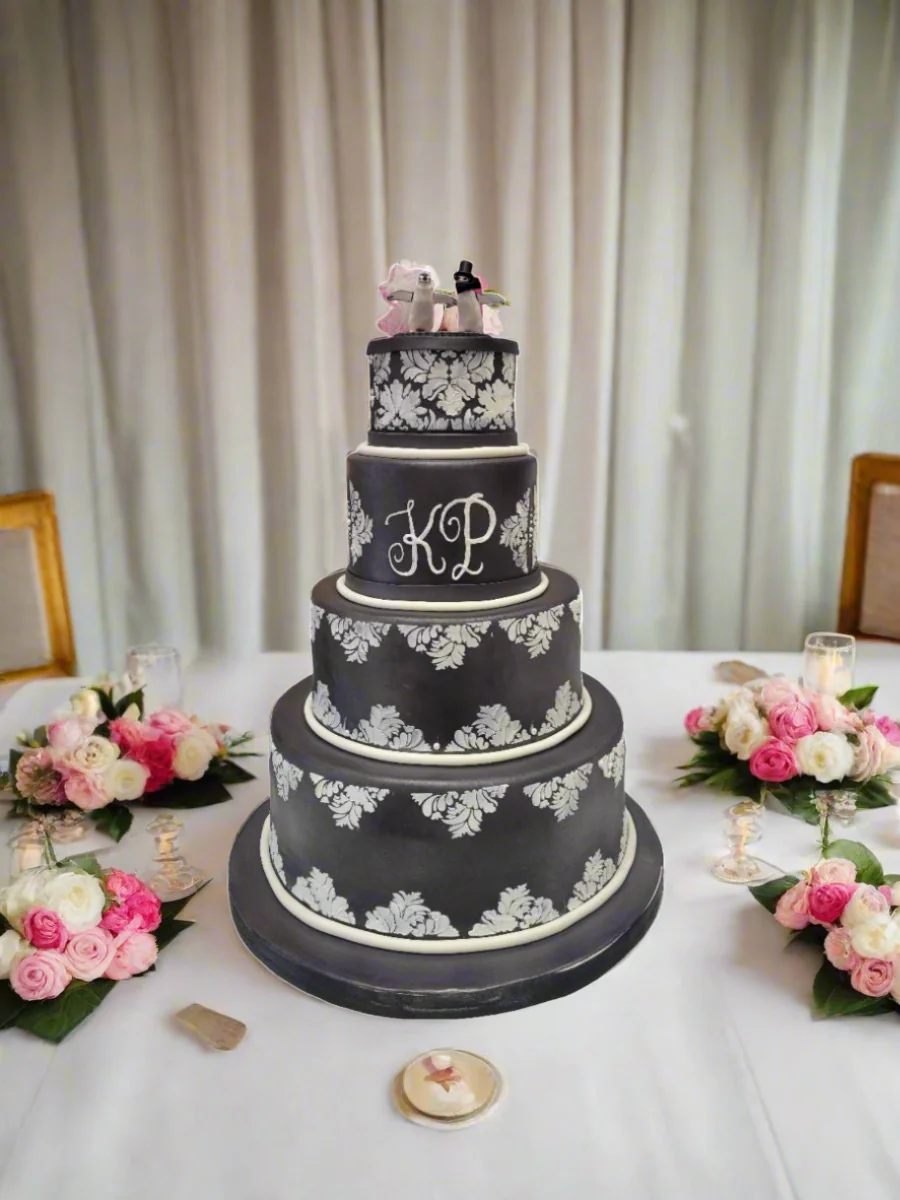 Black & White Wedding Cake - Image 2