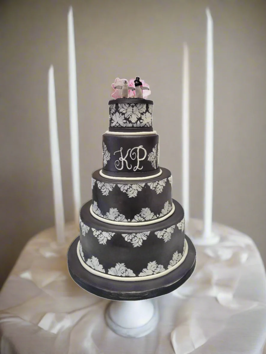 Black & White Wedding Cake - Image 3