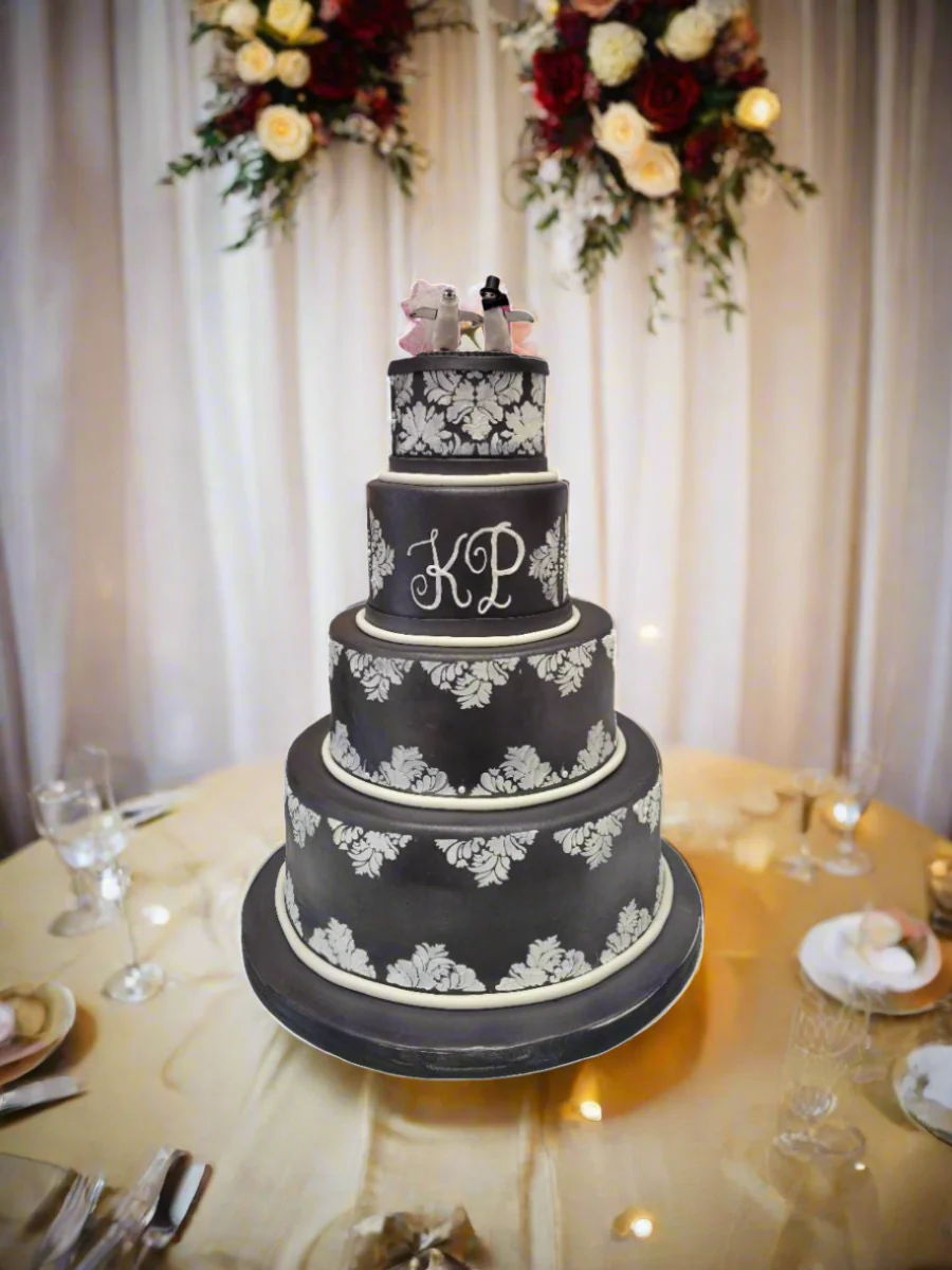 Black & White Wedding Cake - Image 4