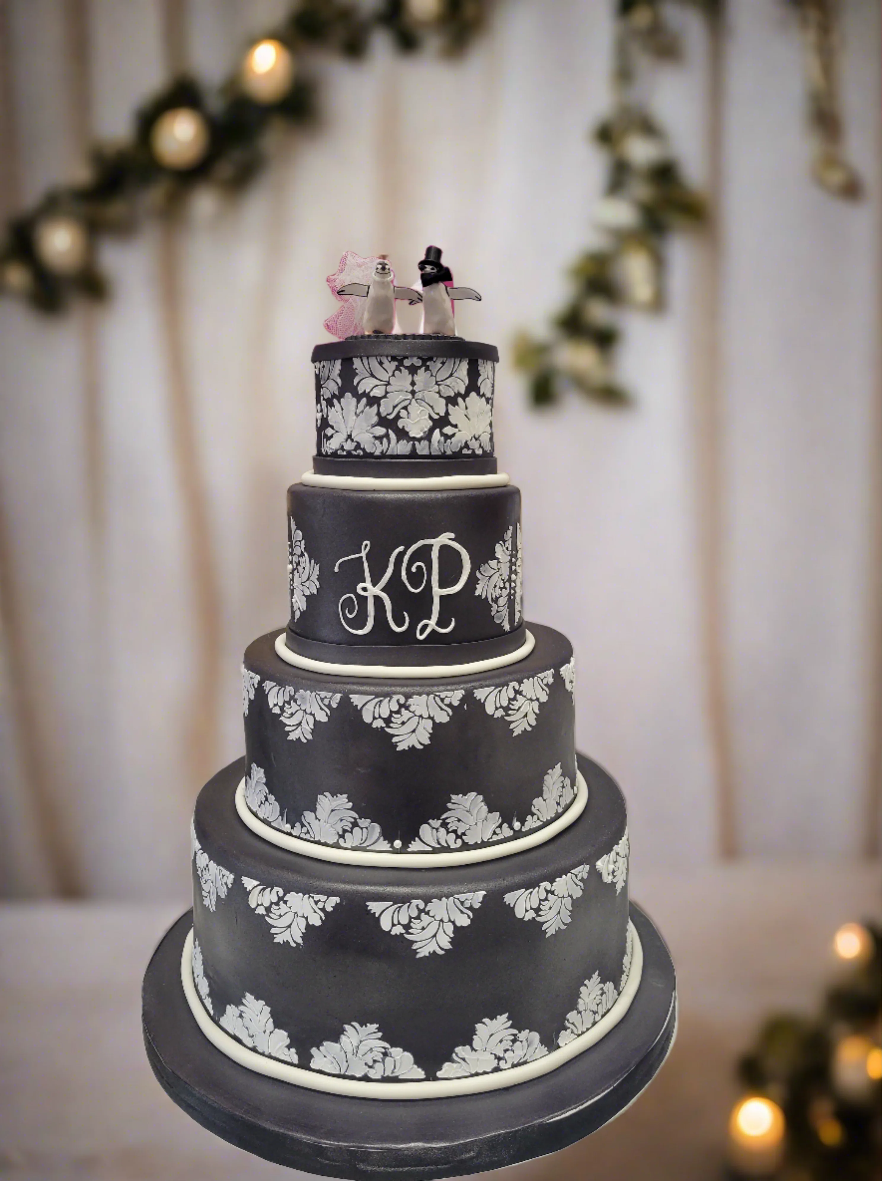 Black & White Wedding Cake - Image 5