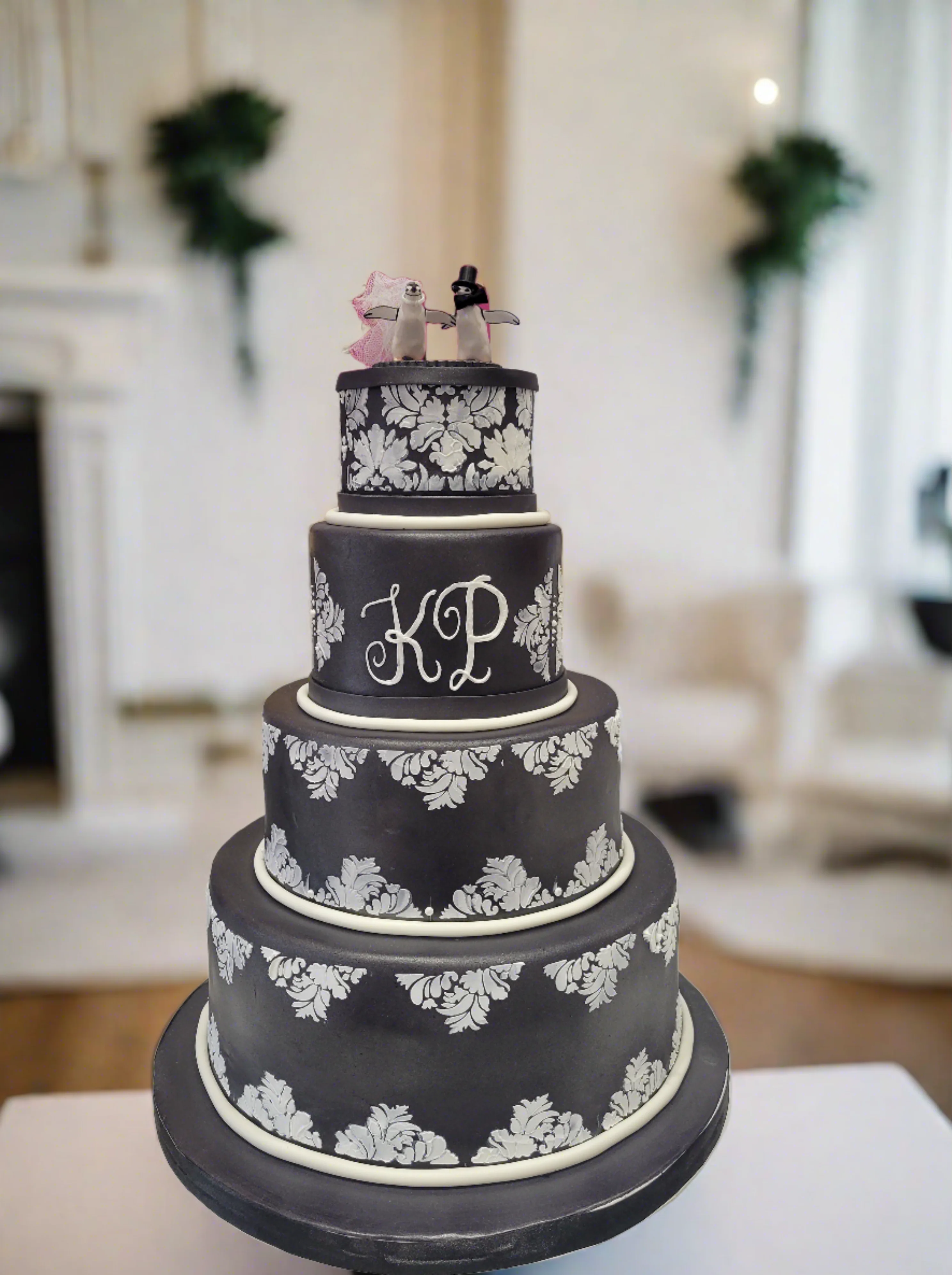 Black & White Wedding Cake - Image 6