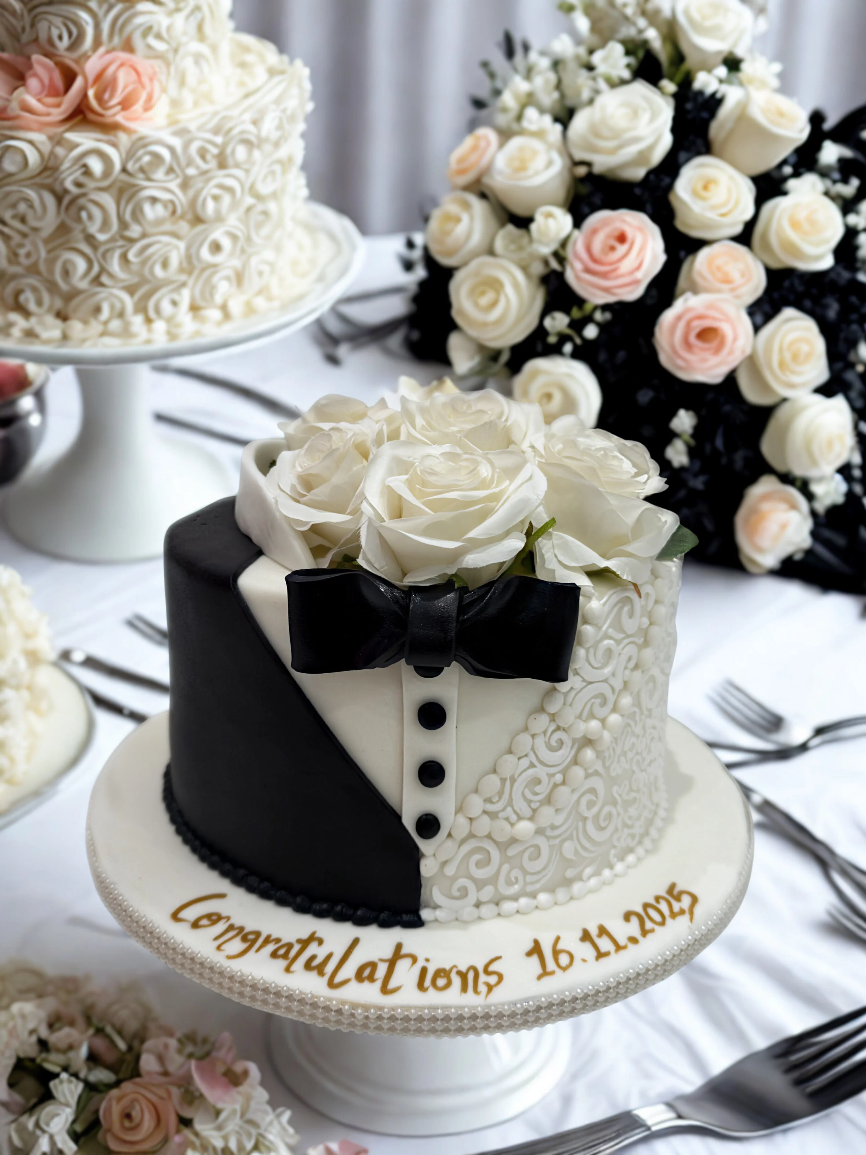 Bride & Groom Fondant Cake - Image 5