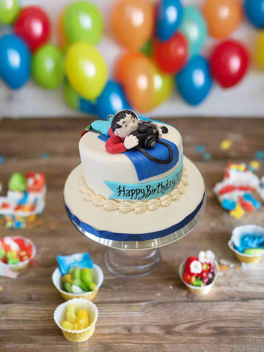 Cameraman Fondant Cake - Image 3