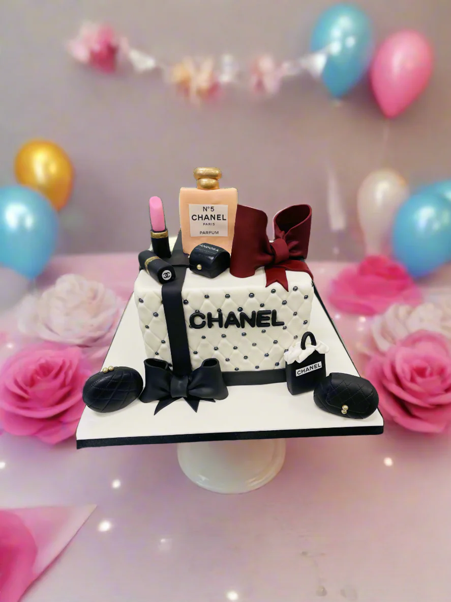 Chanel Black And White Fondant Cake - Image 3