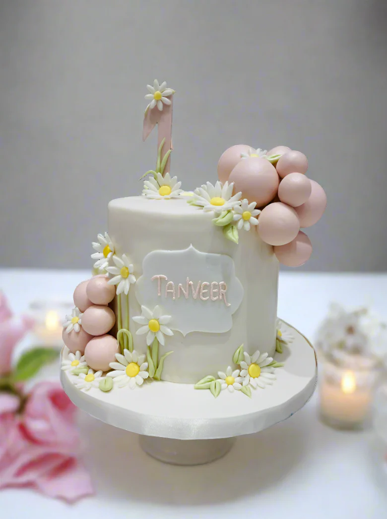 Daisy Field Fondant Cake - Image 2