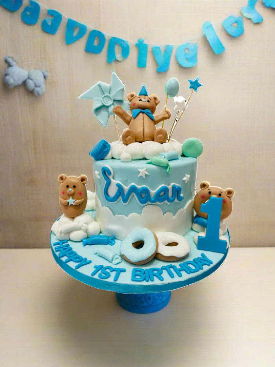 Evaan 1st Birthday Fondant Cake - Image 3