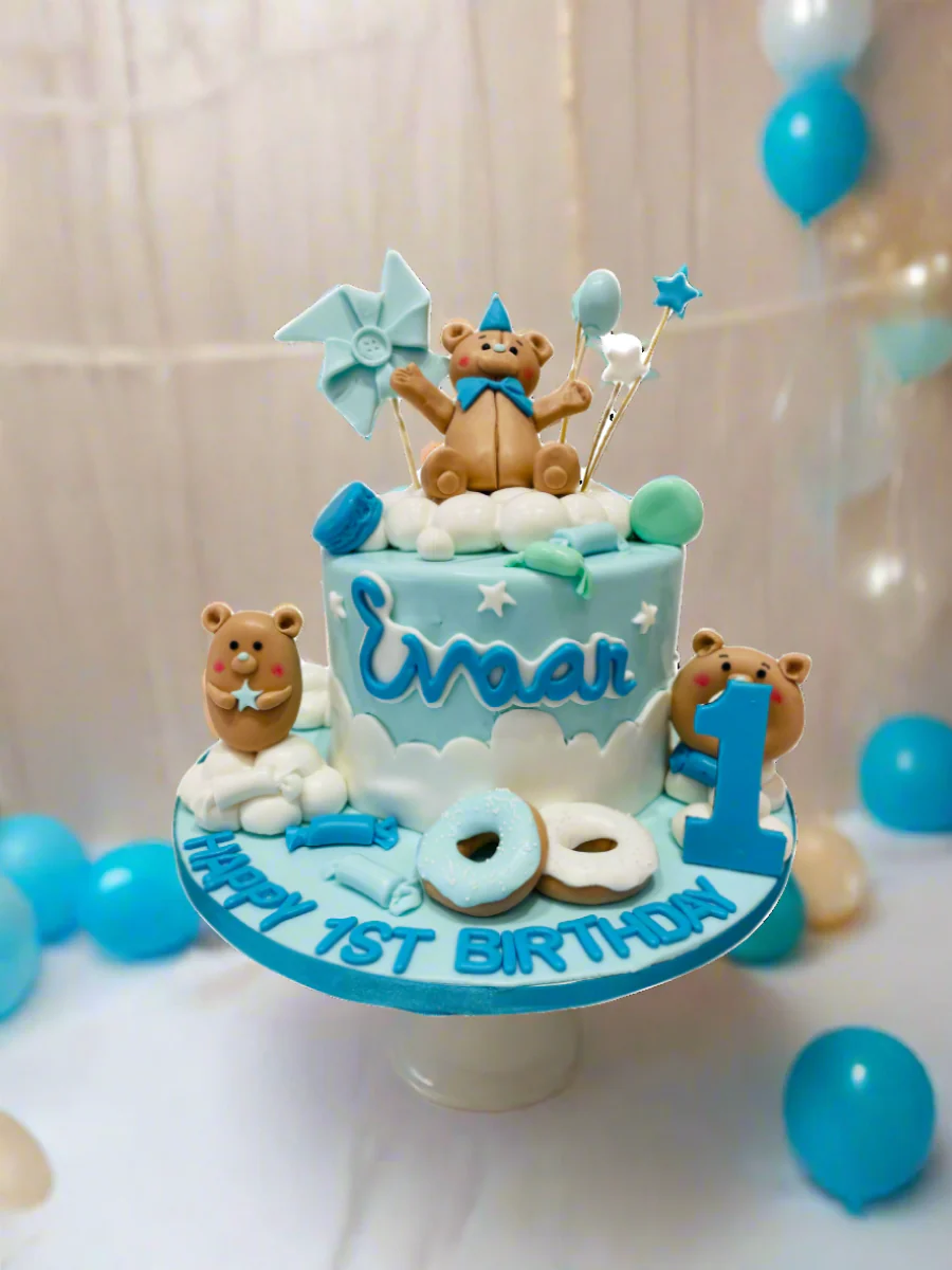 Evaan 1st Birthday Fondant Cake - Image 4
