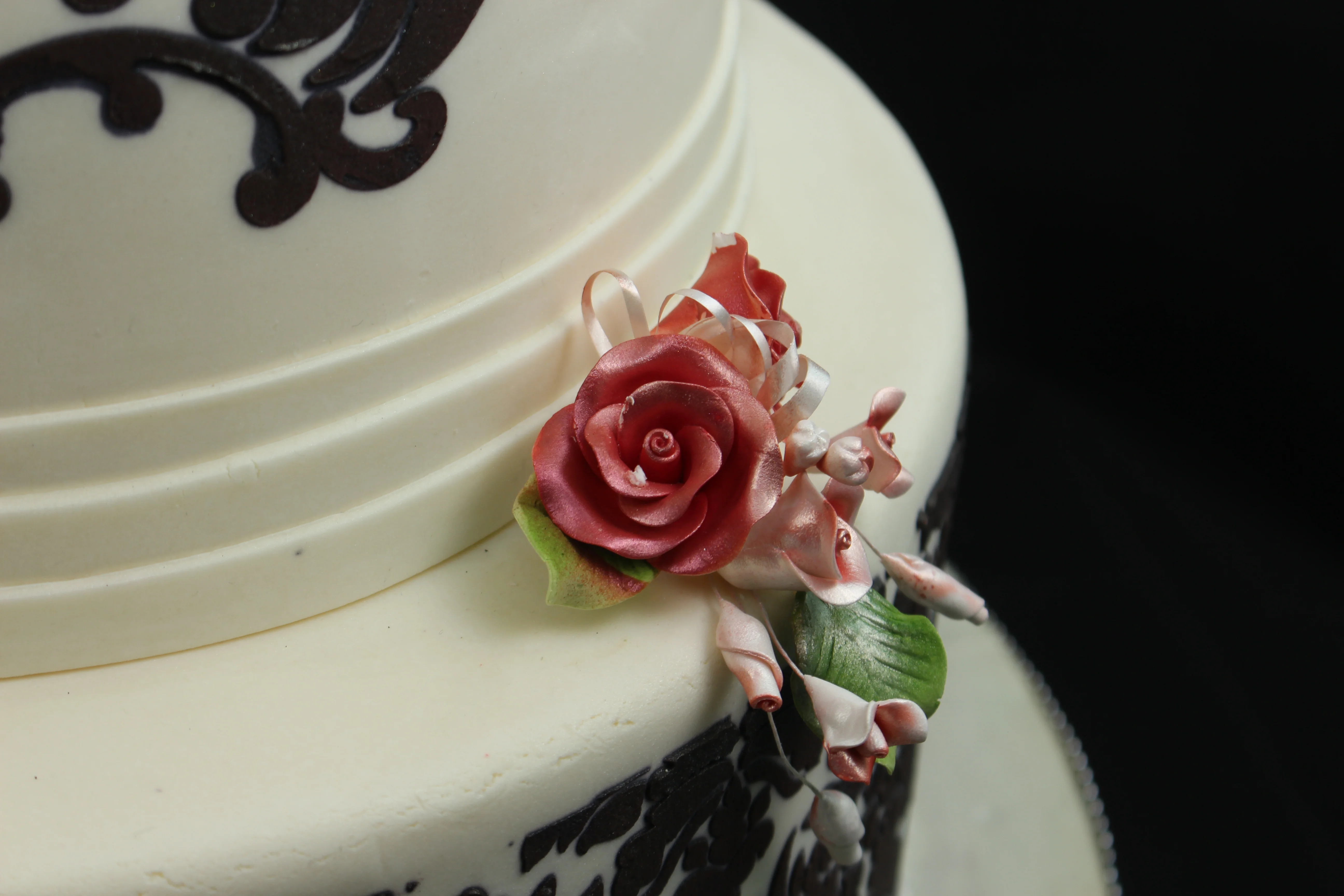 Flora Damask Wedding Cake - Image 5