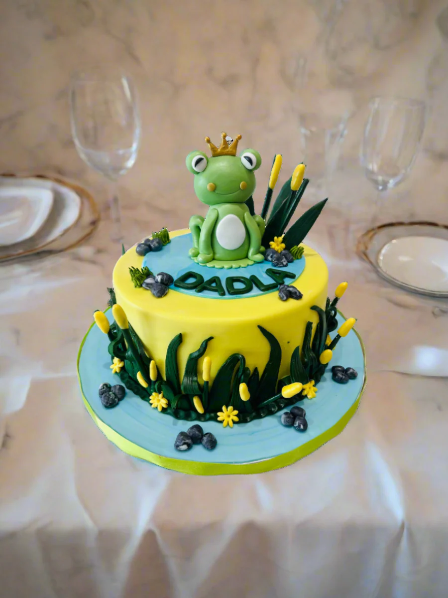 Frog Fondant Cake - Image 3