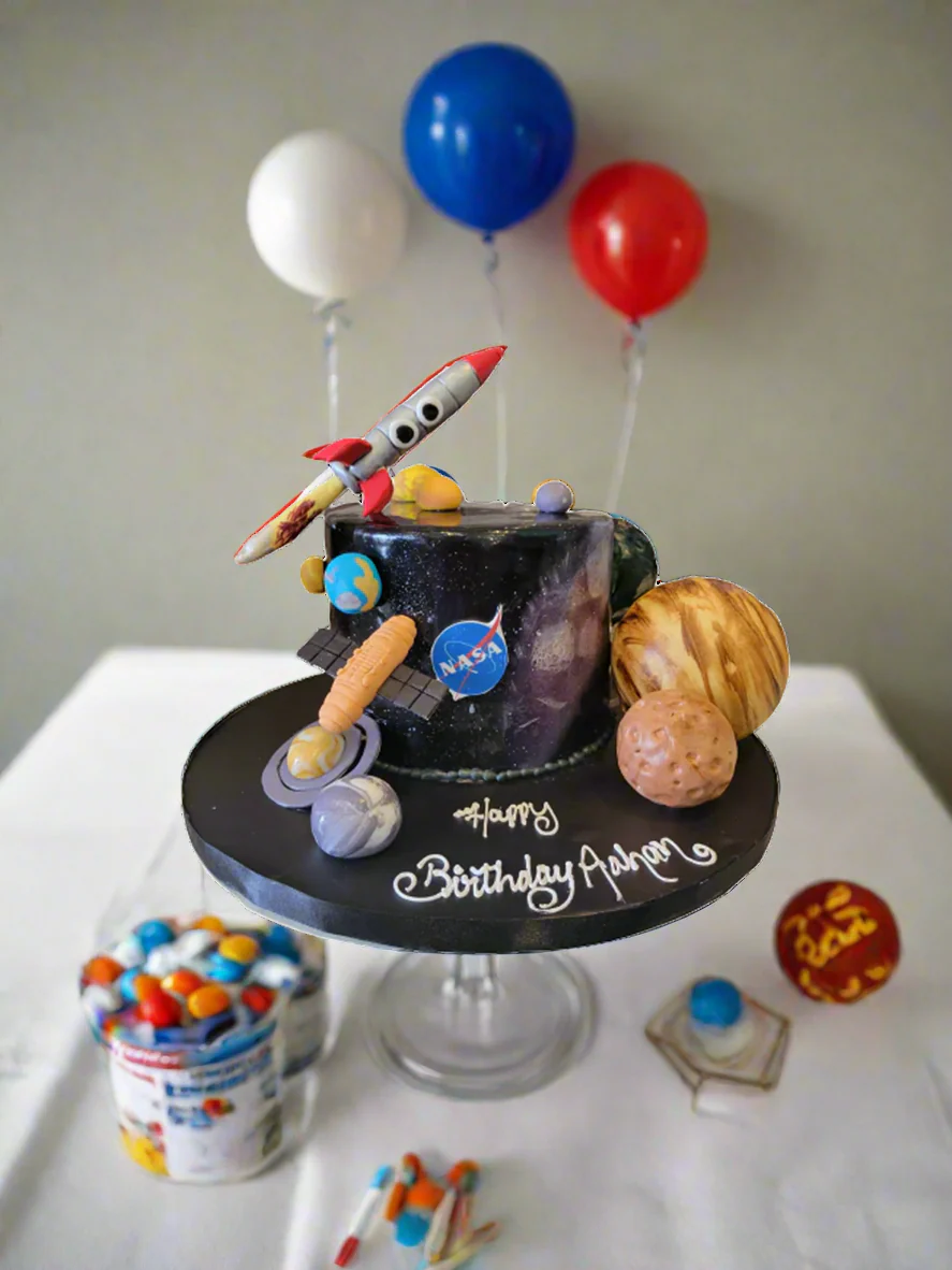 Galaxy Fondant Cake - Image 3