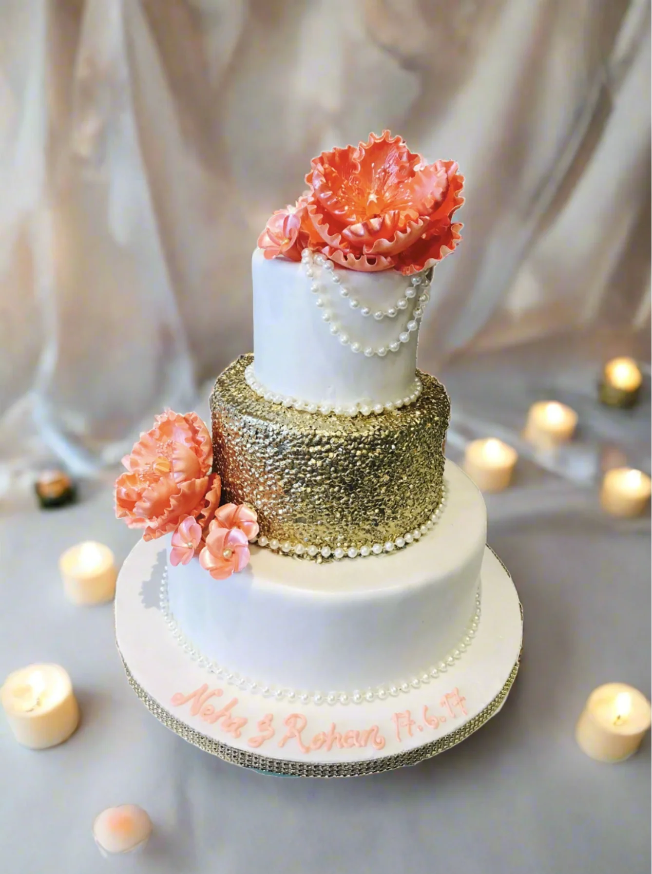 Golden Sequin Wedding Cake - Image 3