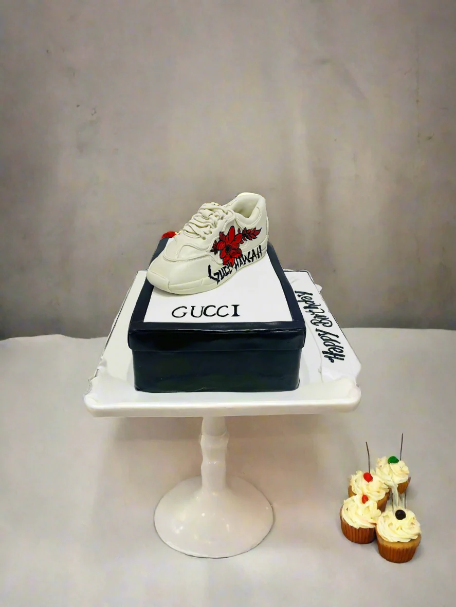 Gucci Shoe Box Fondant Cake - Image 3