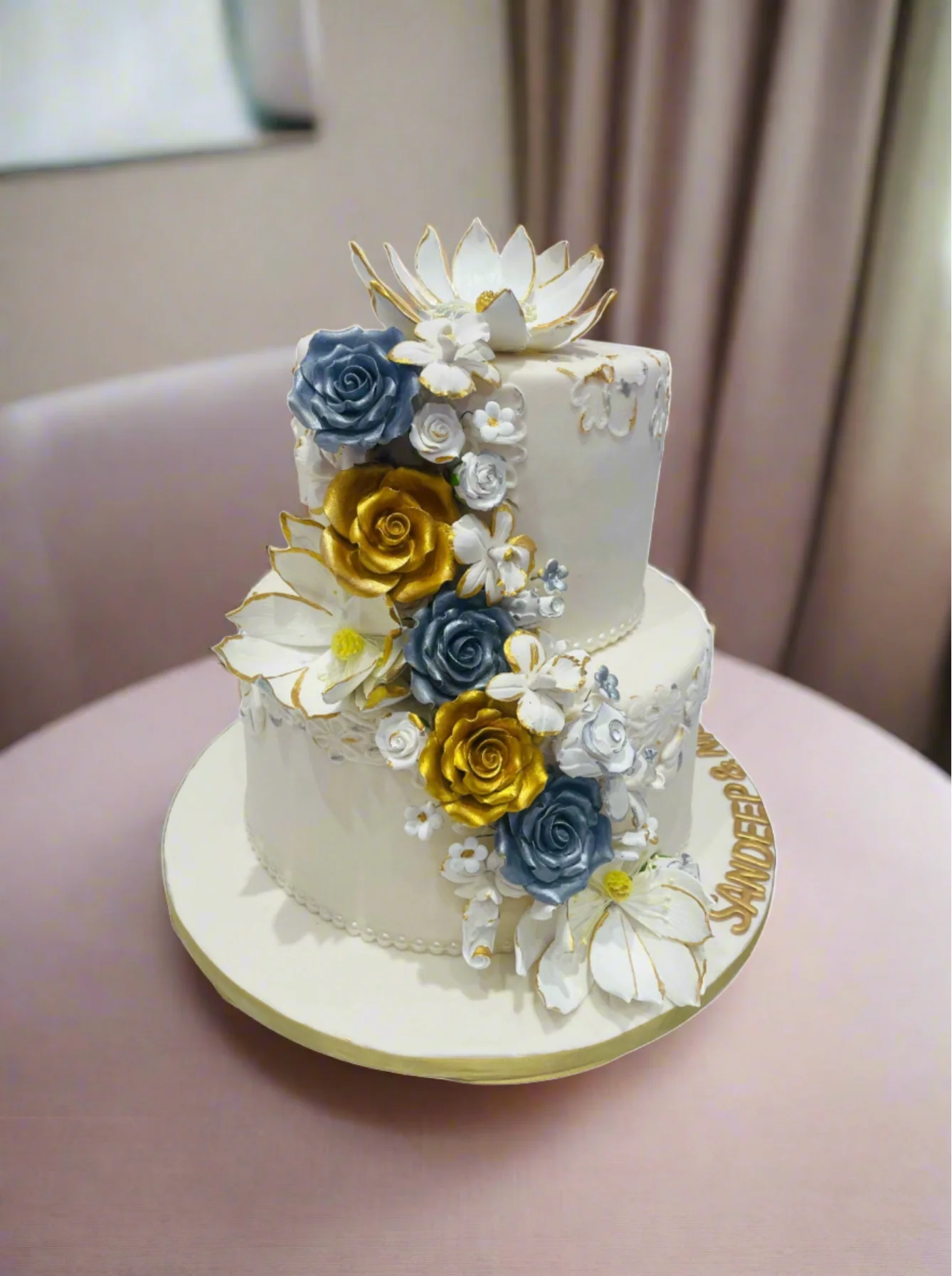 Ivory & Gold Fondant Wedding Cake - Image 4