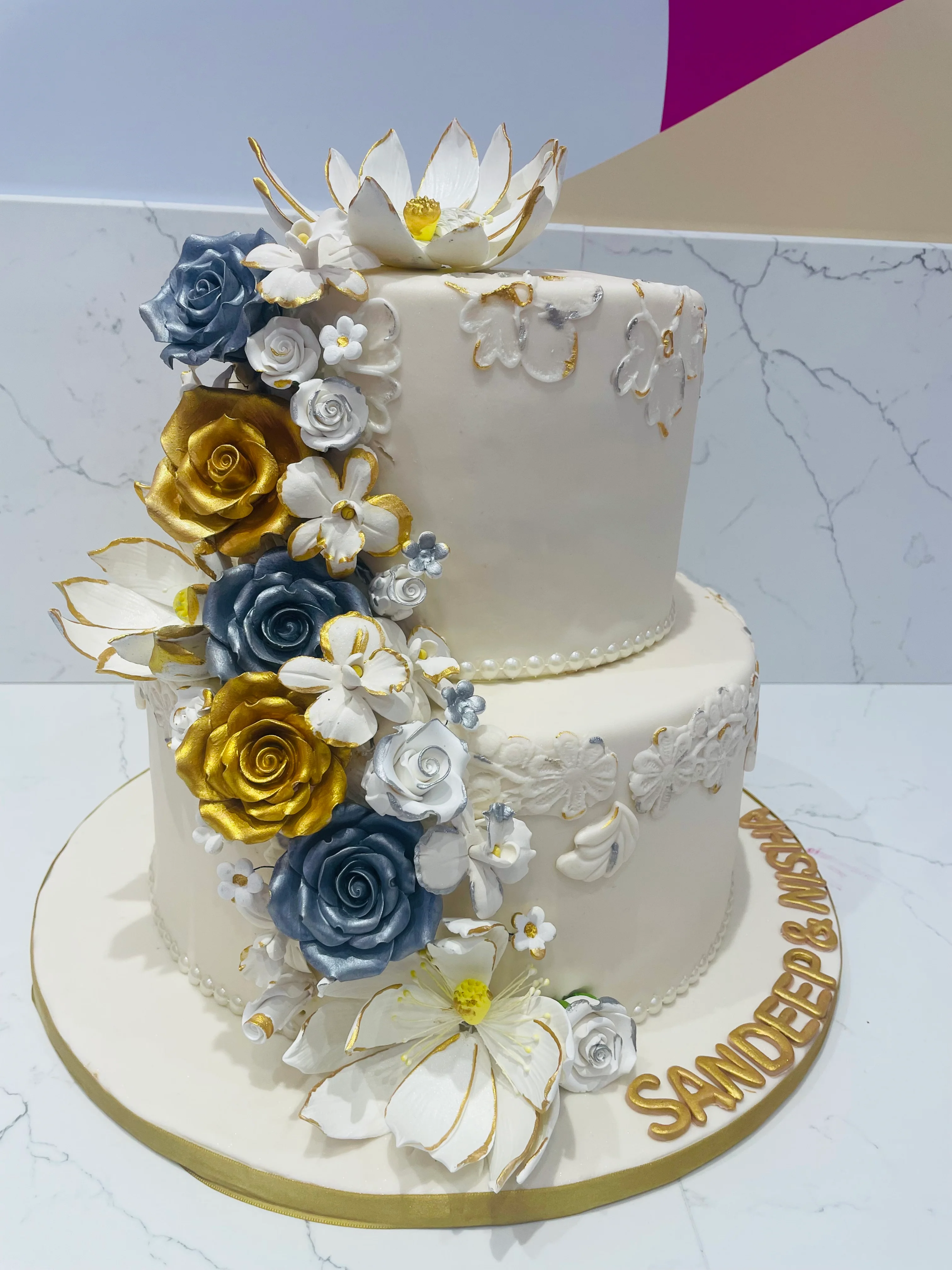 Ivory & Gold Fondant Wedding Cake - Image 5
