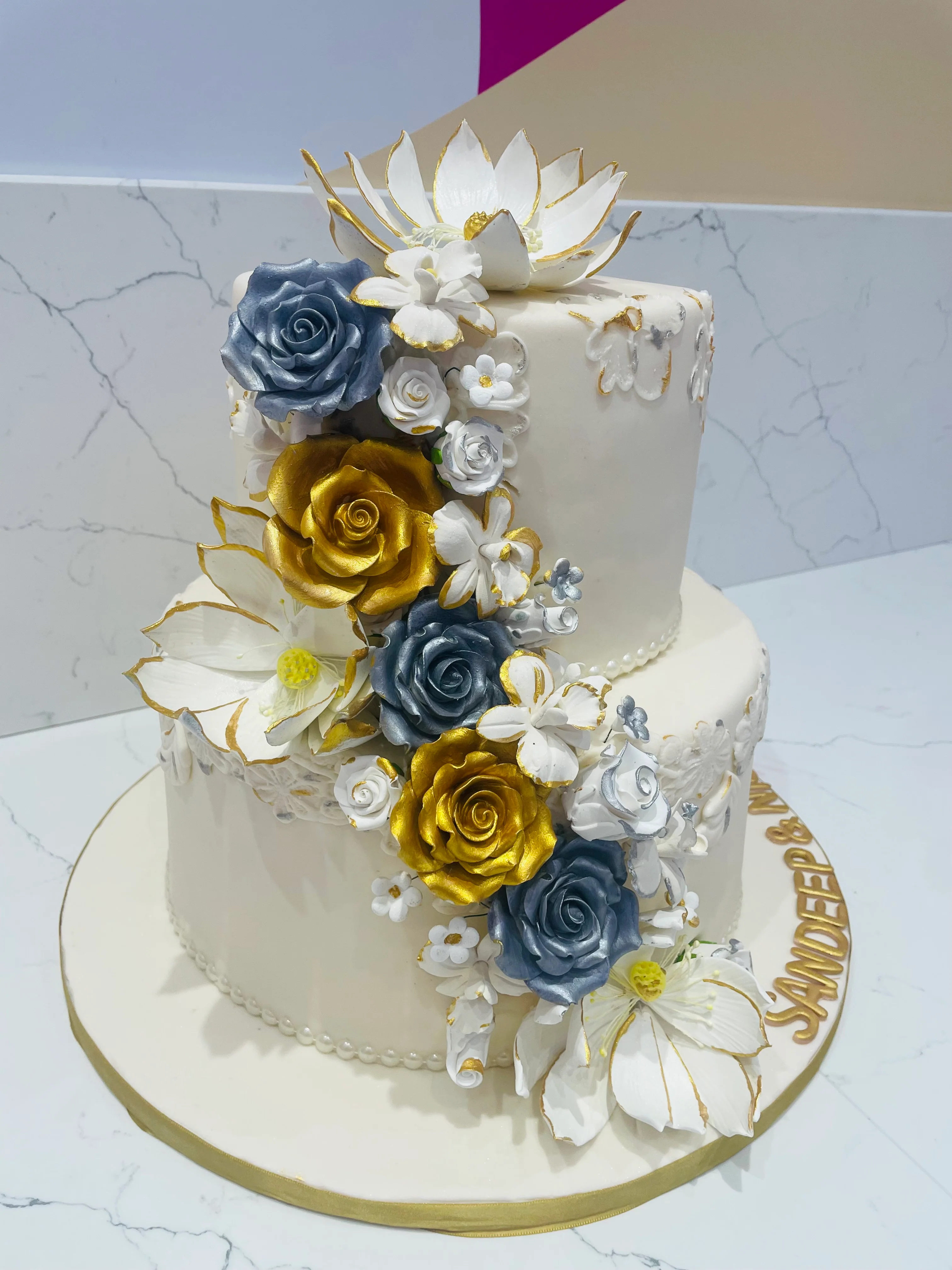 Ivory & Gold Fondant Wedding Cake - Image 6