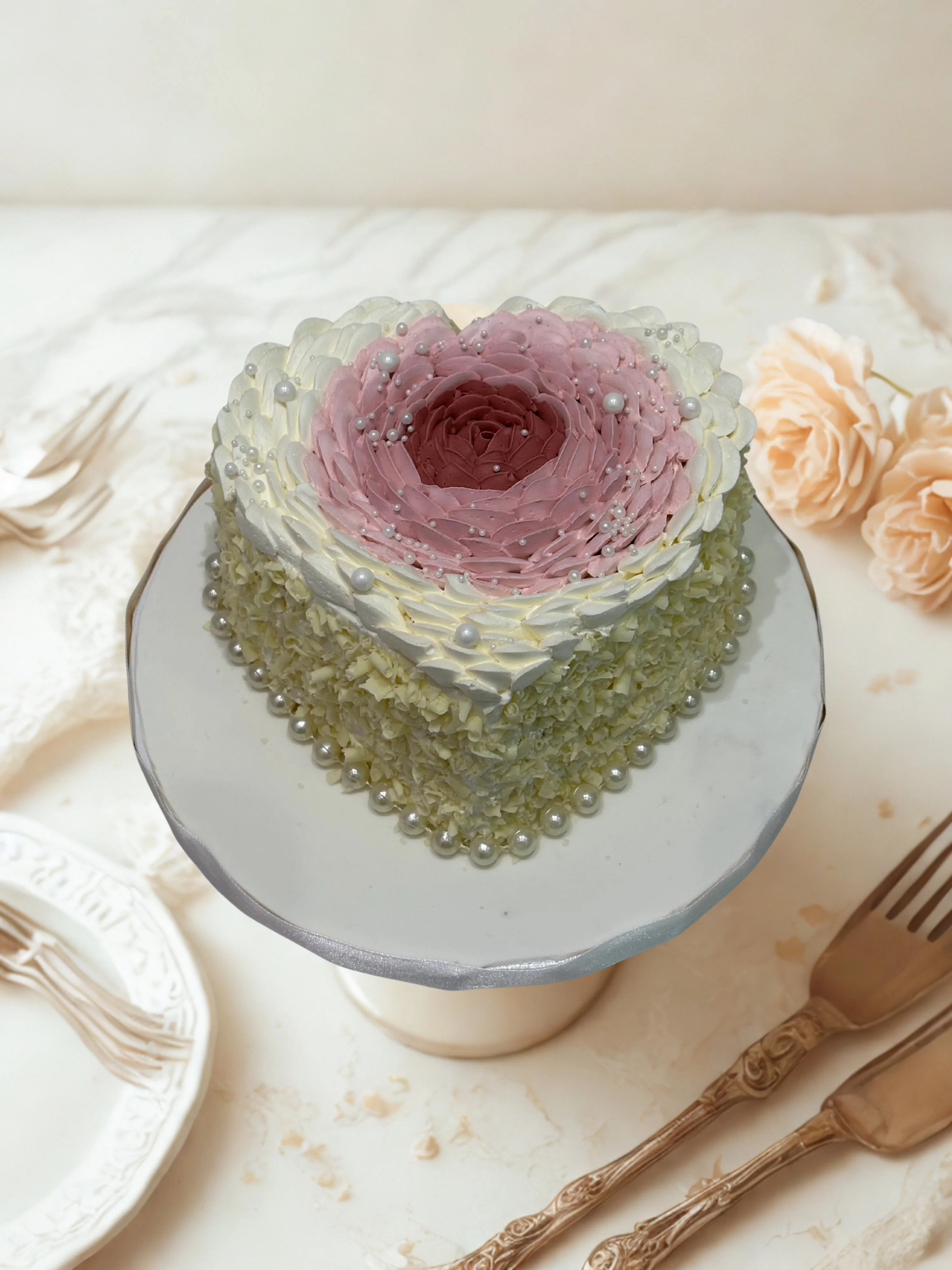 Ivory Rose Heart Cake - Image 4