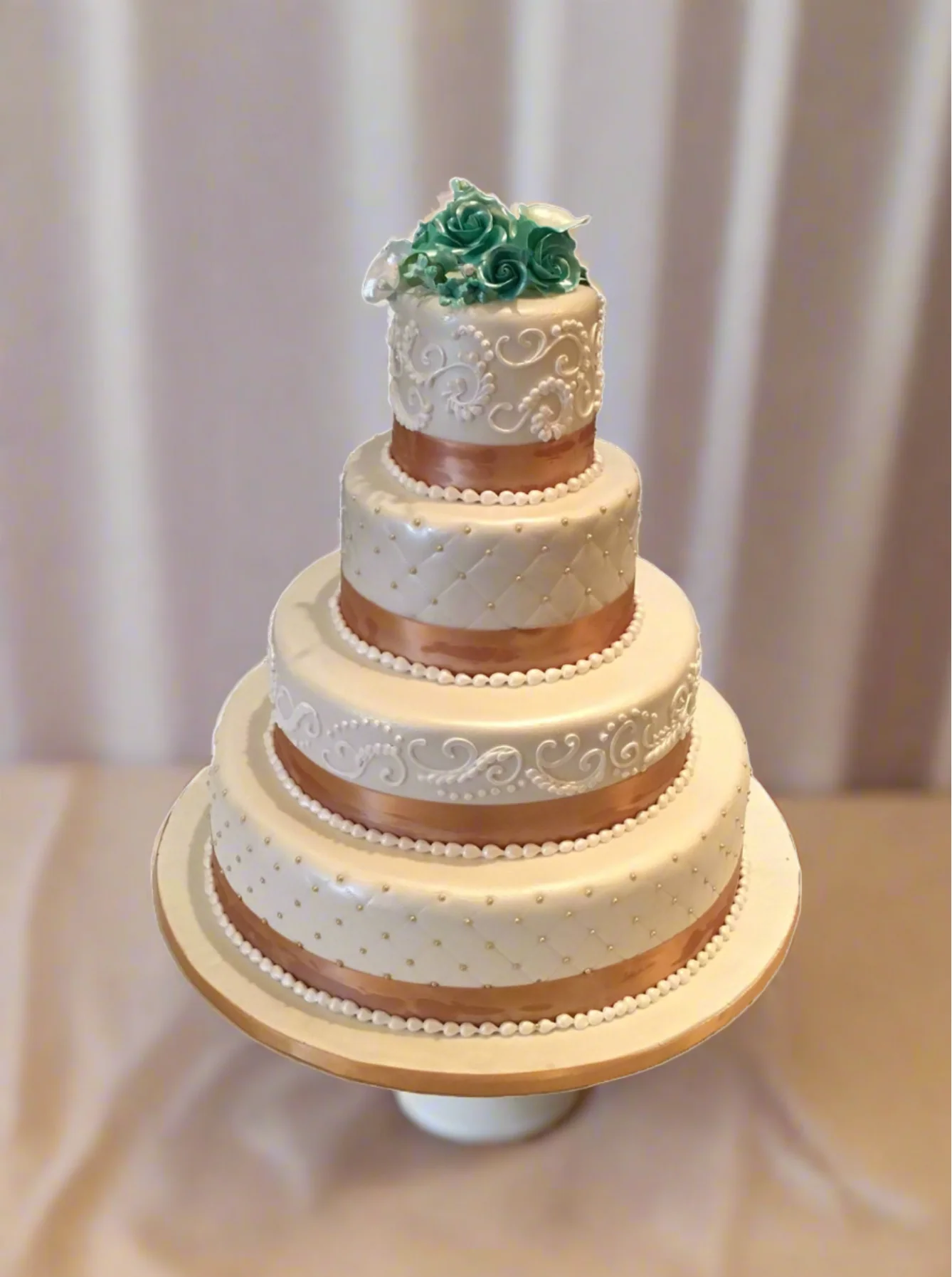 Jacey Wedding Cake - Image 2