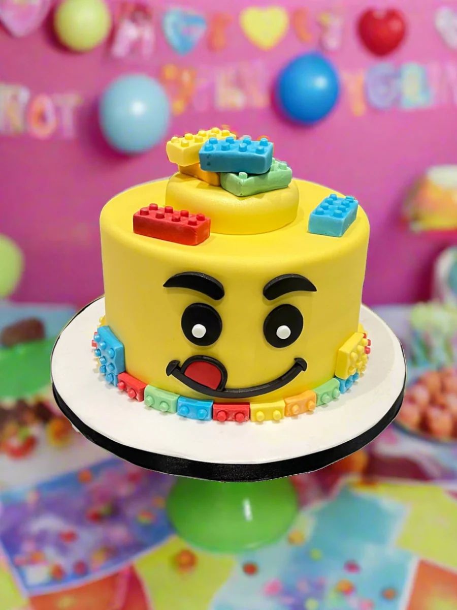 Lego Molded Fondant Cake - Image 5