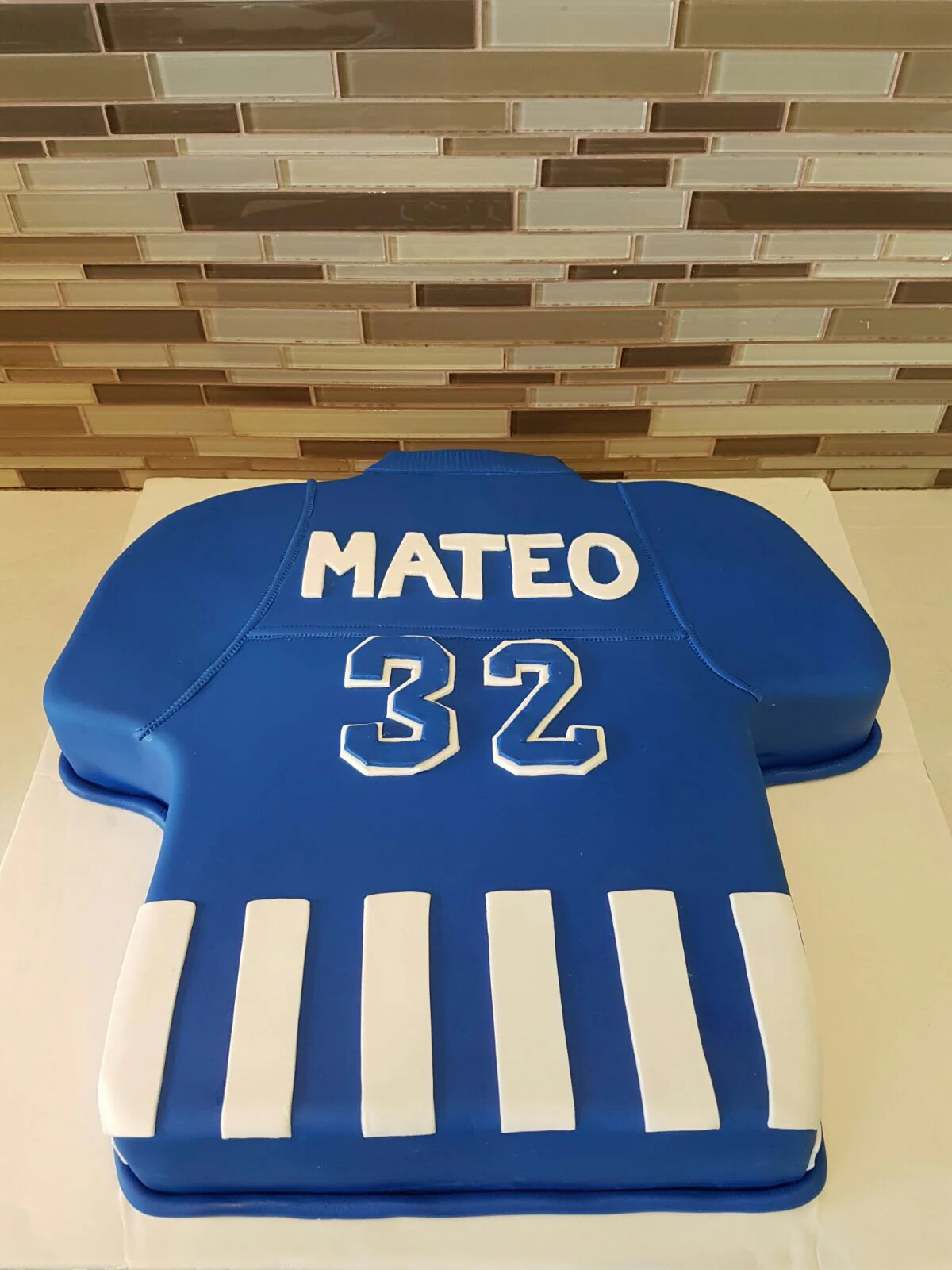 Mateo Jersey Molded Cake - Image 4