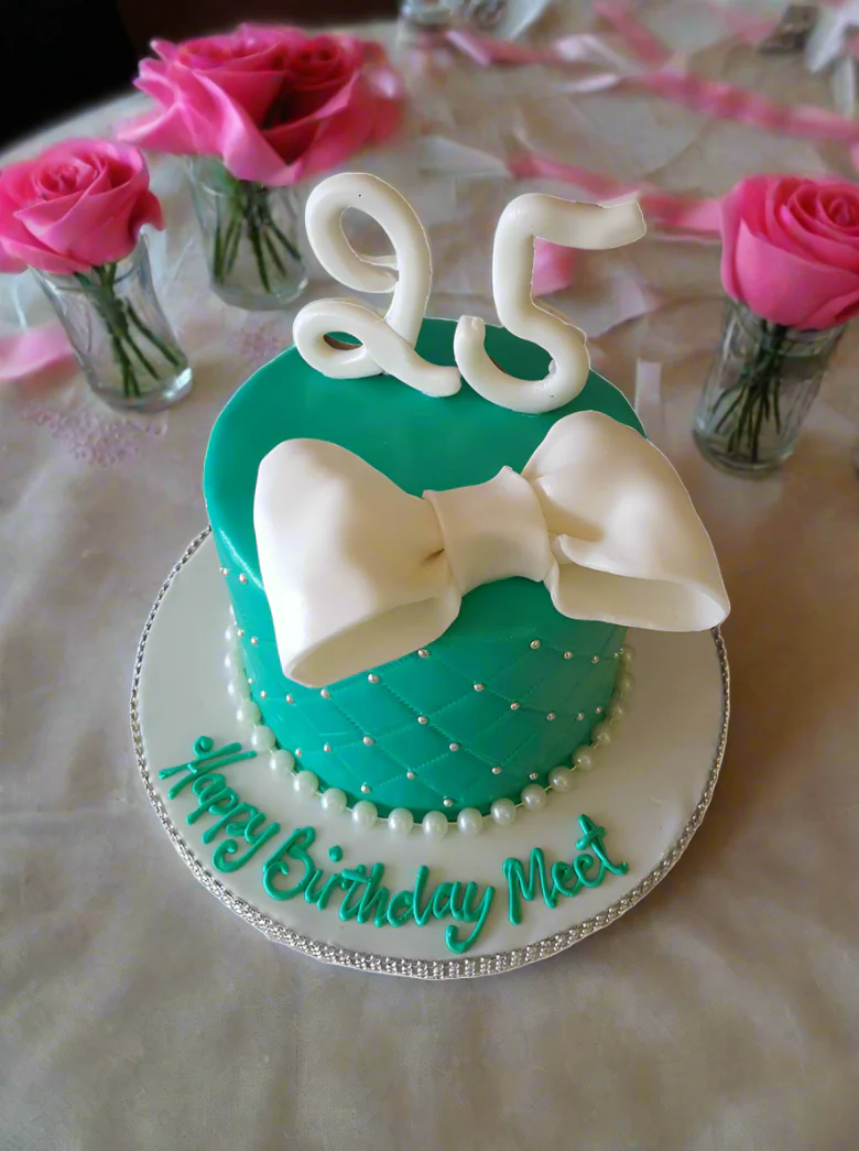 Meet Bow Fondant Cake - Image 2