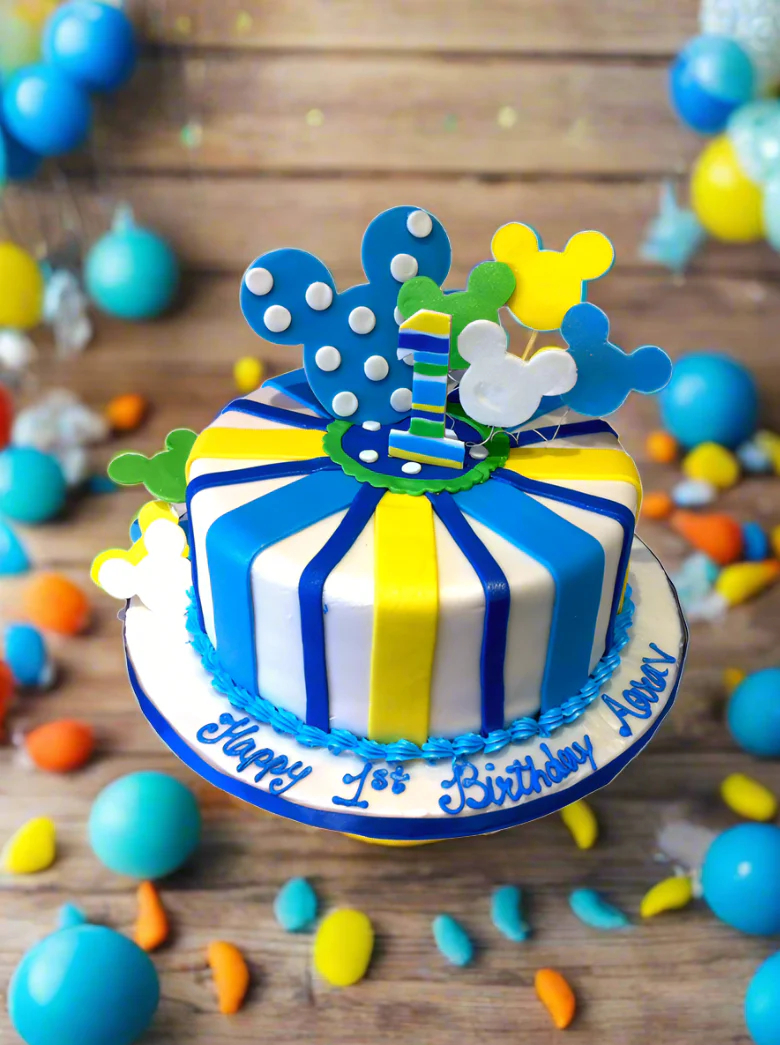 Mickey Fondant Cake - Image 4