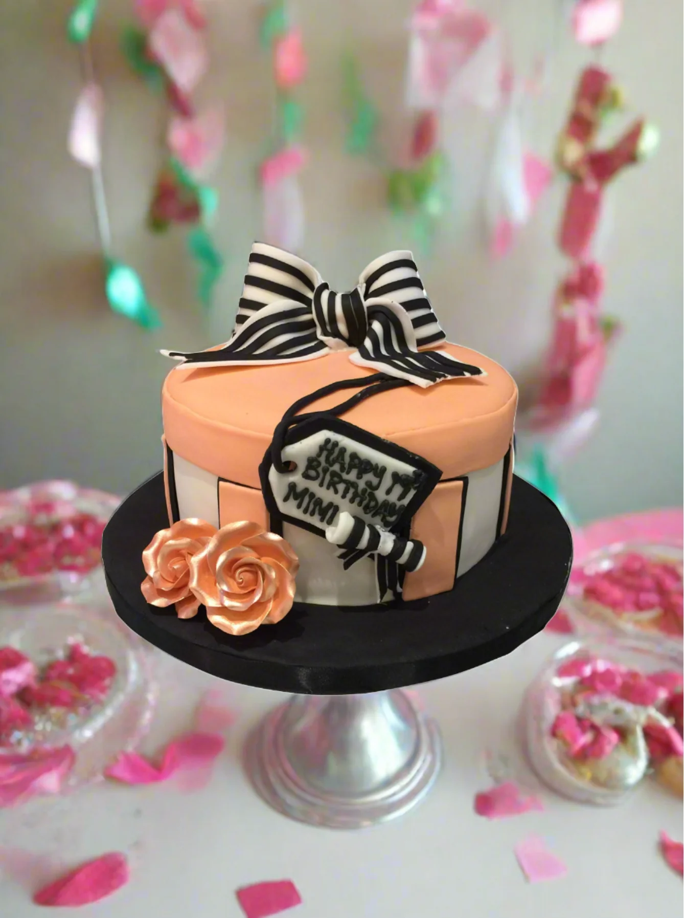Mimi Bow Fondant Cake - Image 2