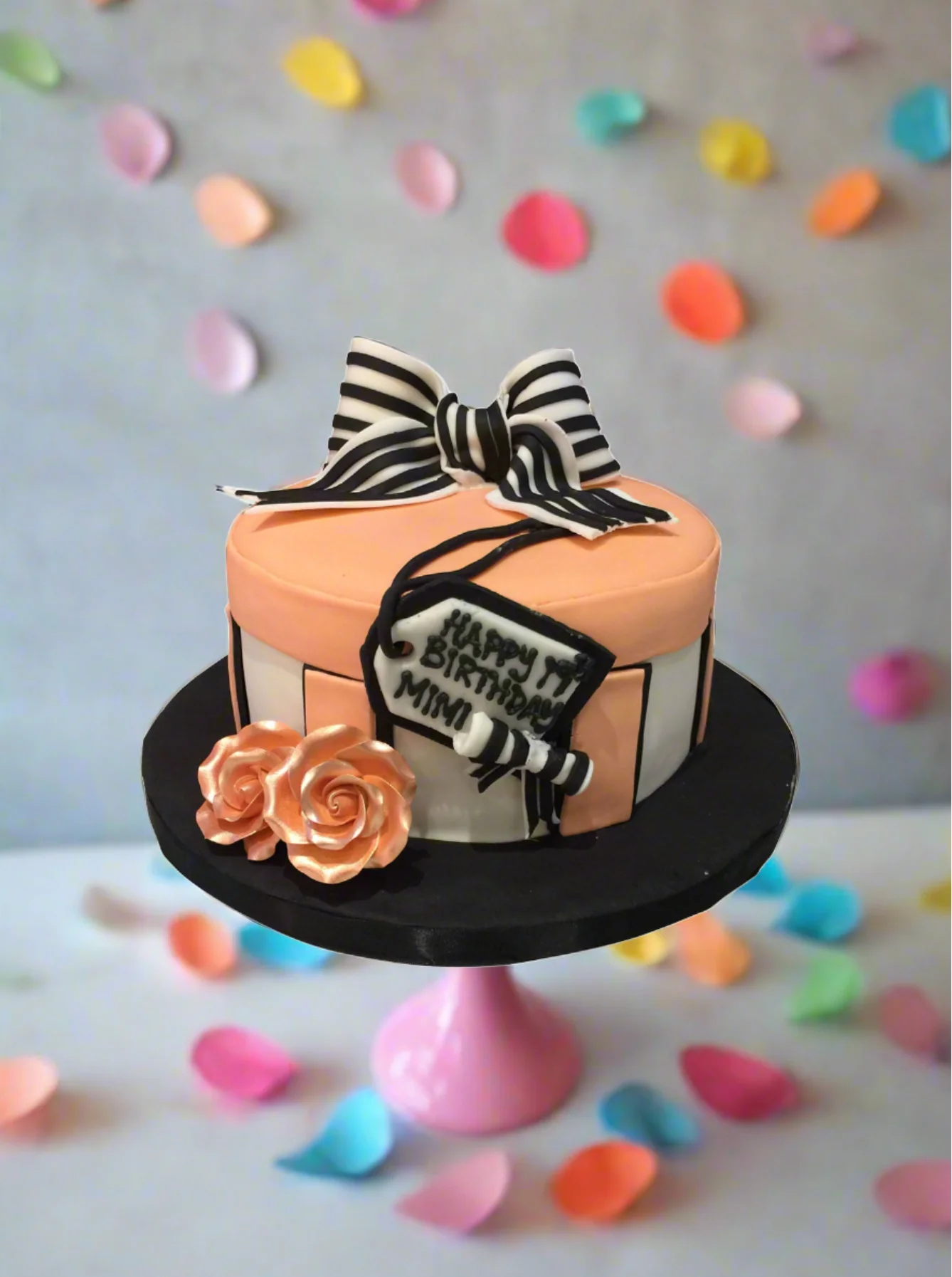 Mimi Bow Fondant Cake - Image 4