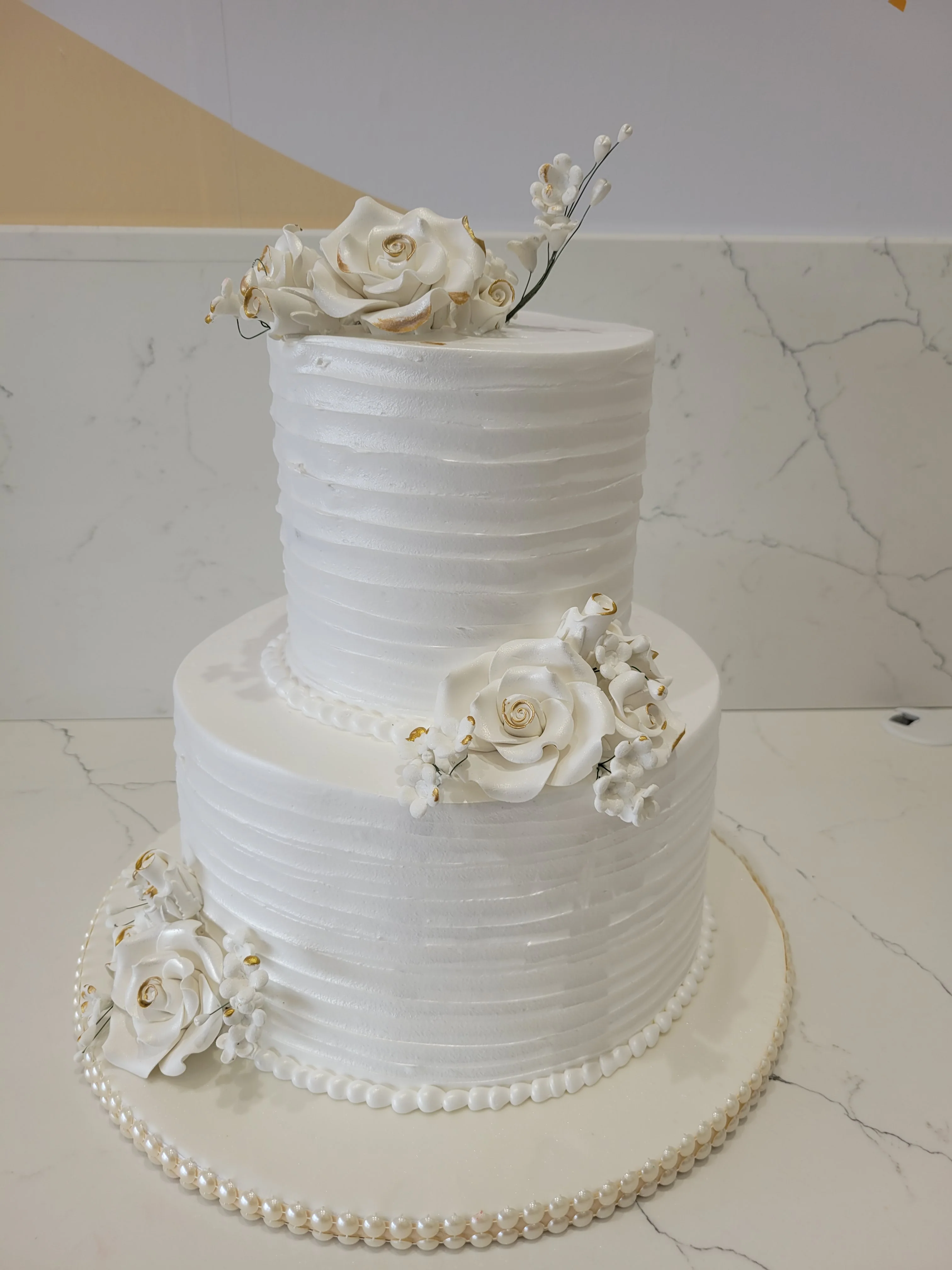 Noah White Wedding Cake - Image 4
