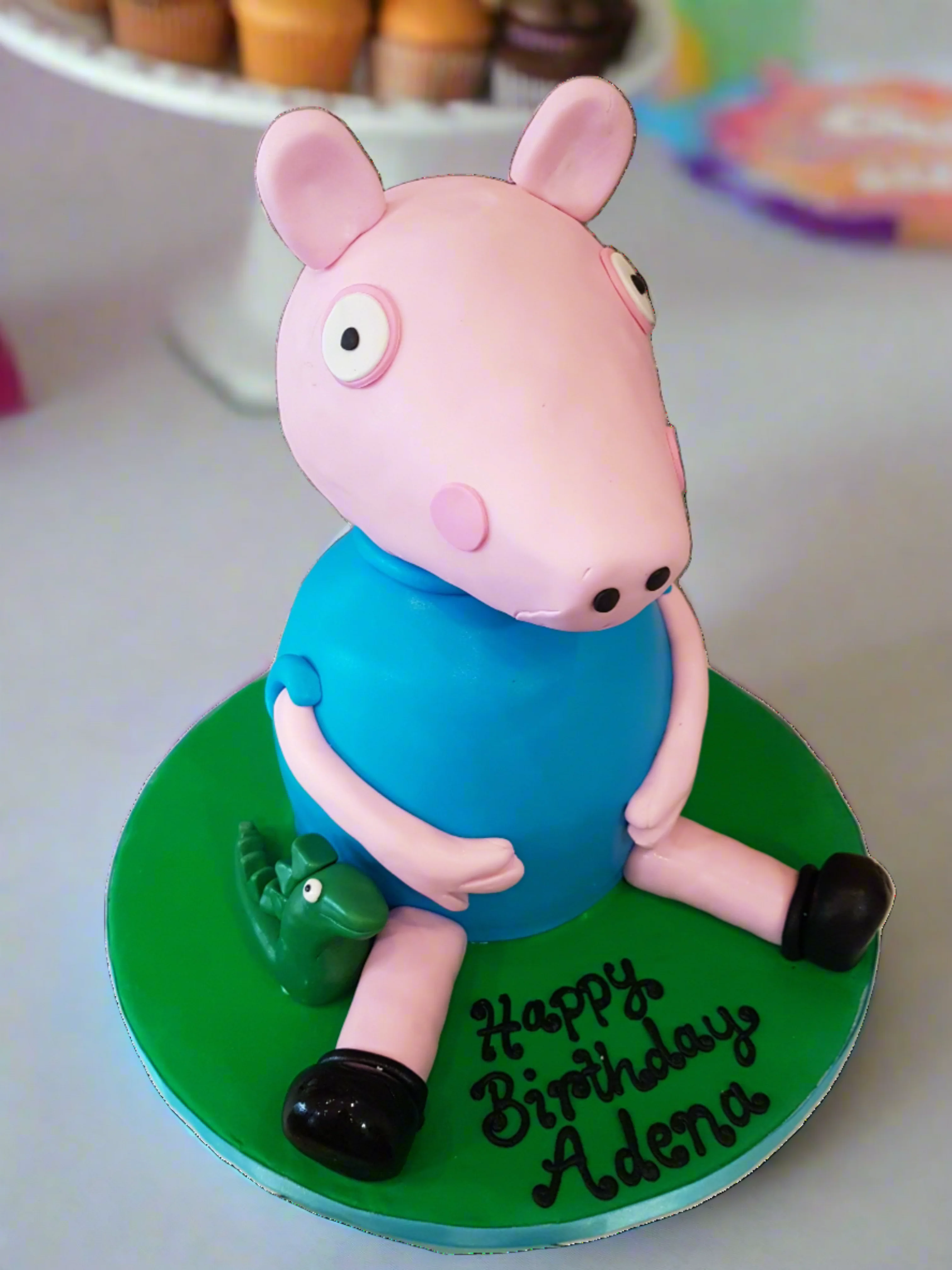 Peppa Pig Molded Cake - Image 8