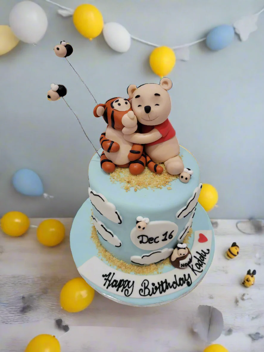 Pooh & Tiger Fondant Cake - Image 2