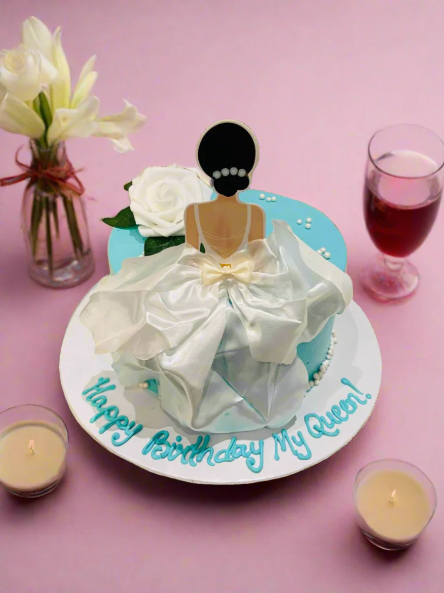Queen Birthday Cake - Image 4