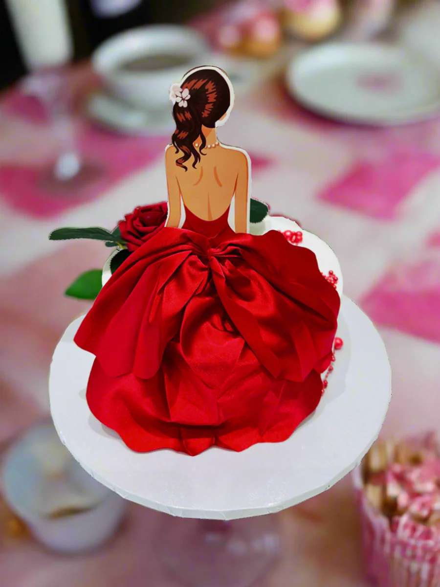 Red Queen Birthday Cake - Image 4