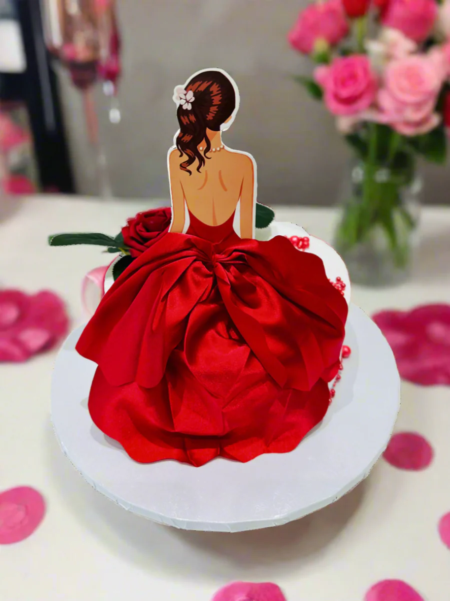 Red Queen Birthday Cake - Image 5