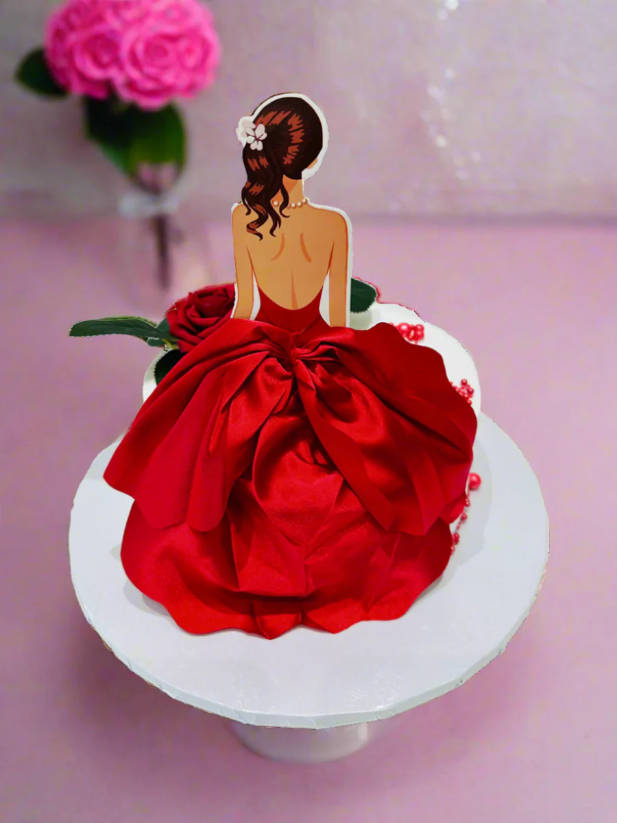 Red Queen Birthday Cake - Image 6