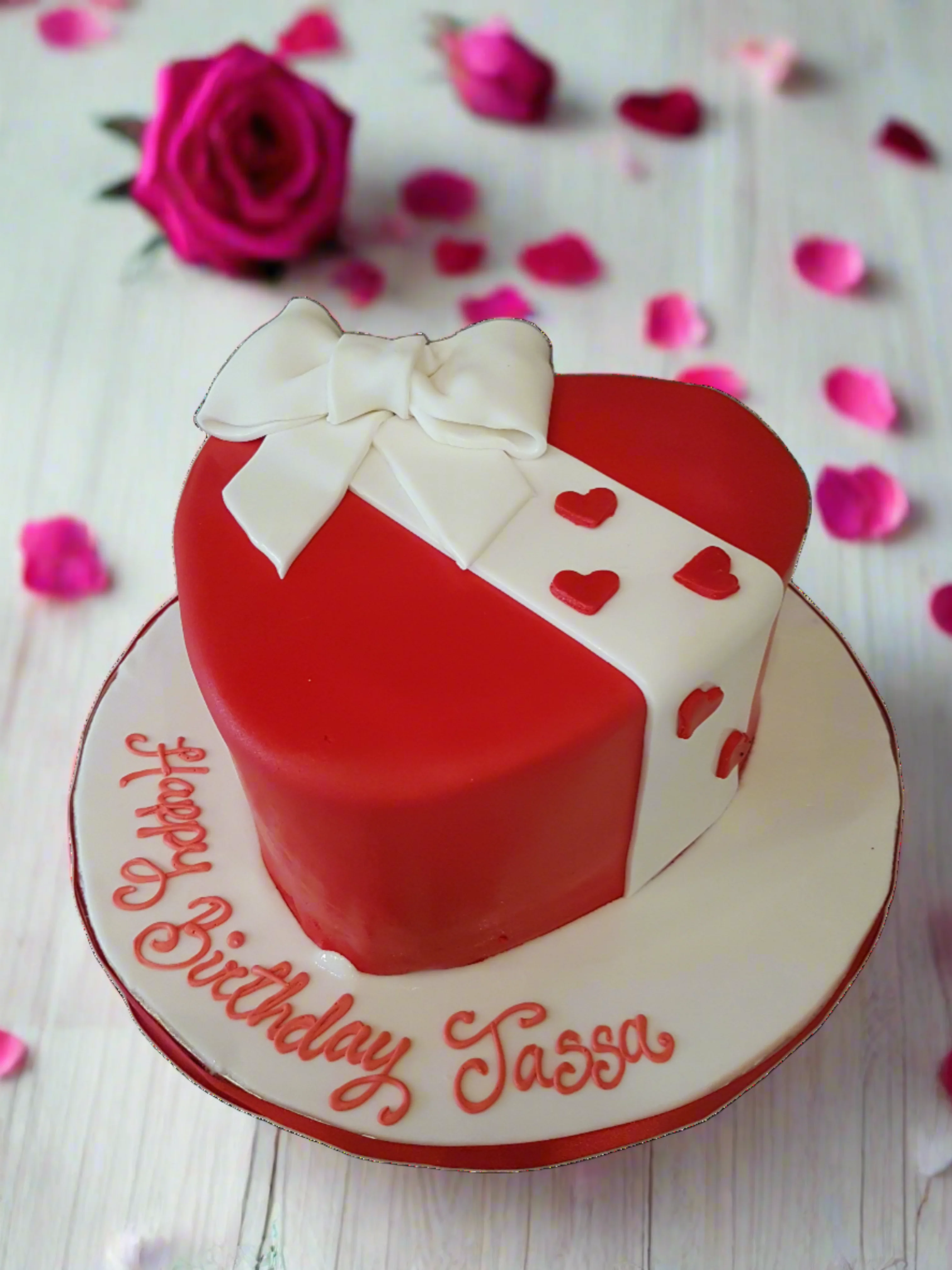 Red Valentine Fondant Heart Cake - Image 7