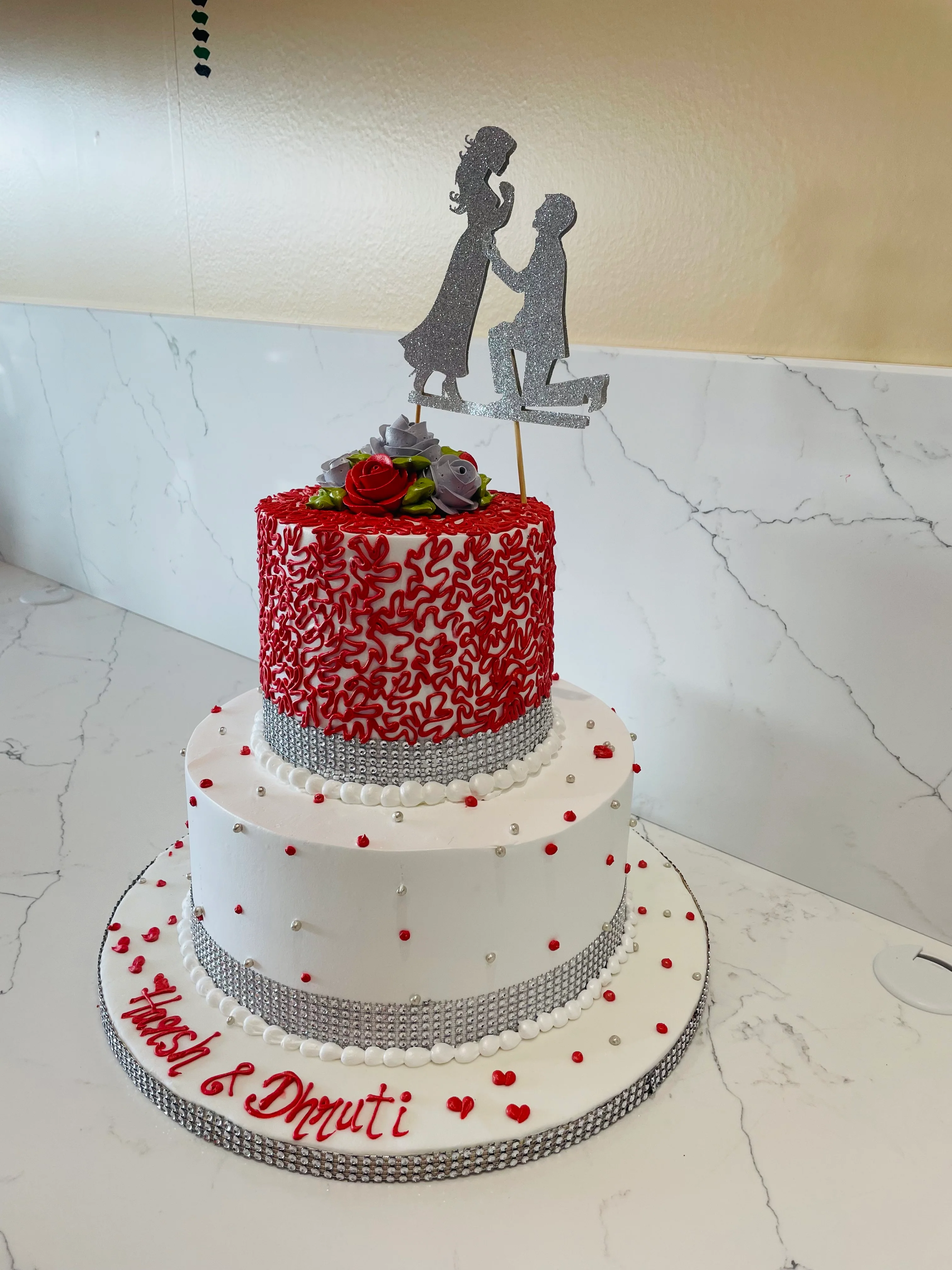 Red & White Wedding Cake - Image 6