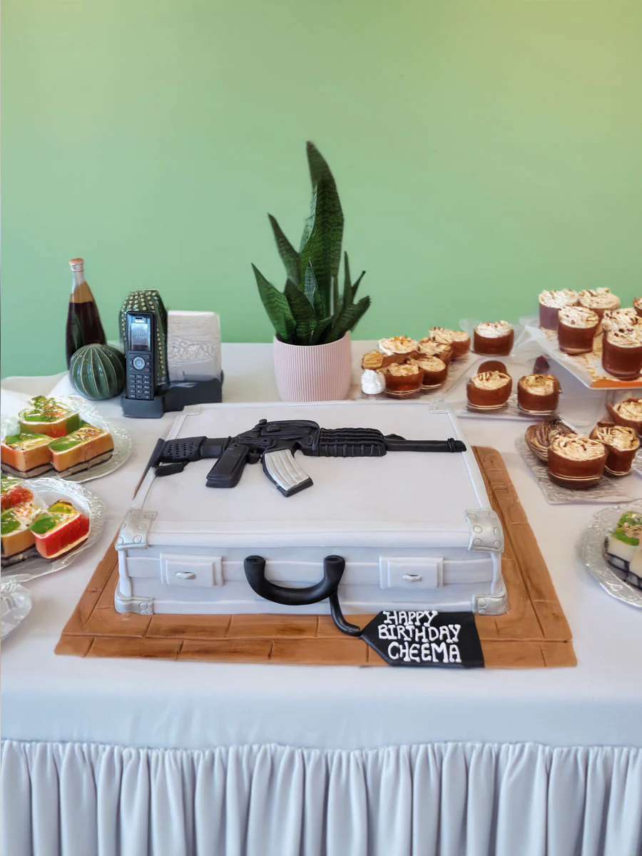 Riffle Case Fondant Cake - Image 5