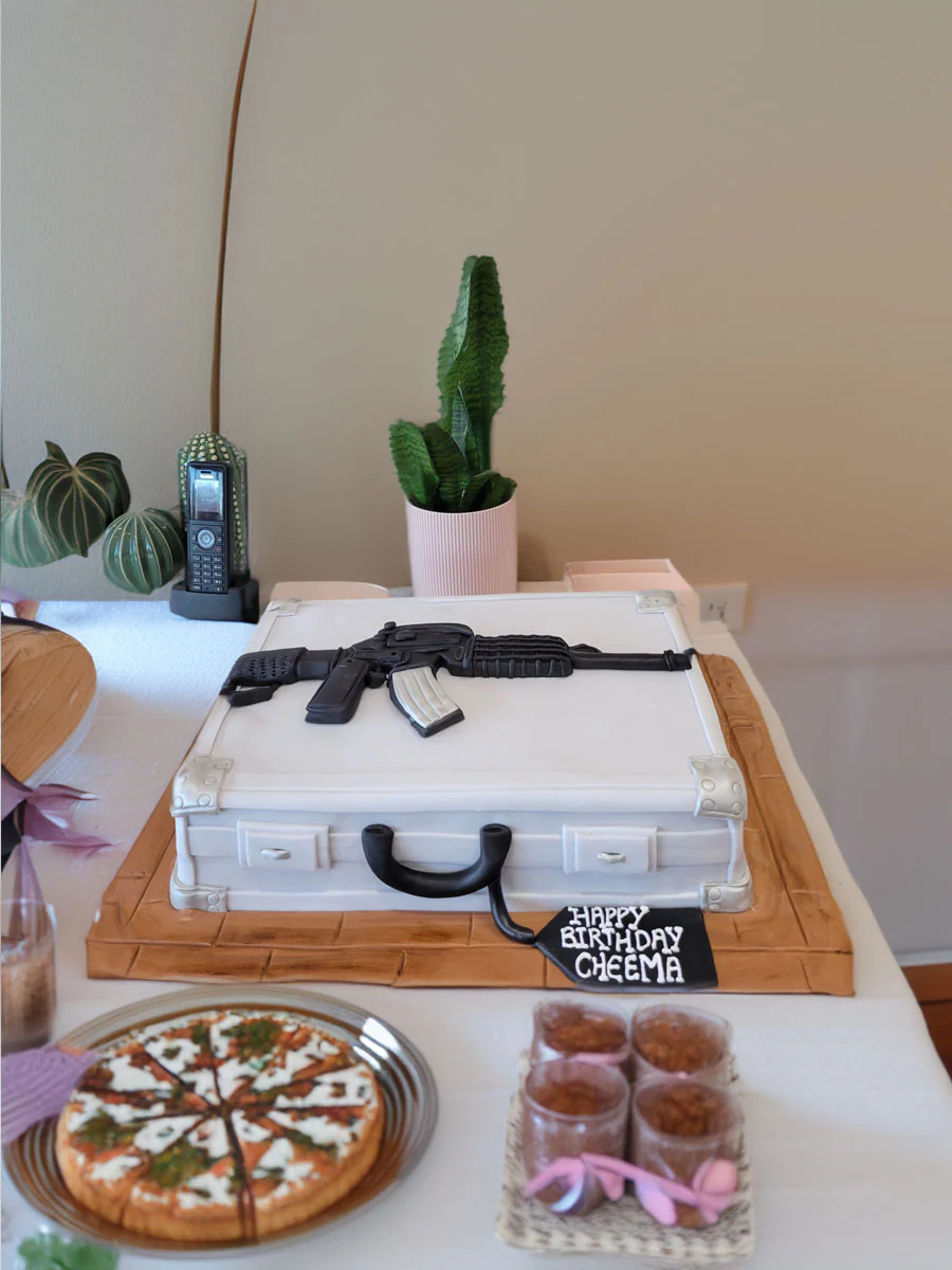 Riffle Case Fondant Cake - Image 6