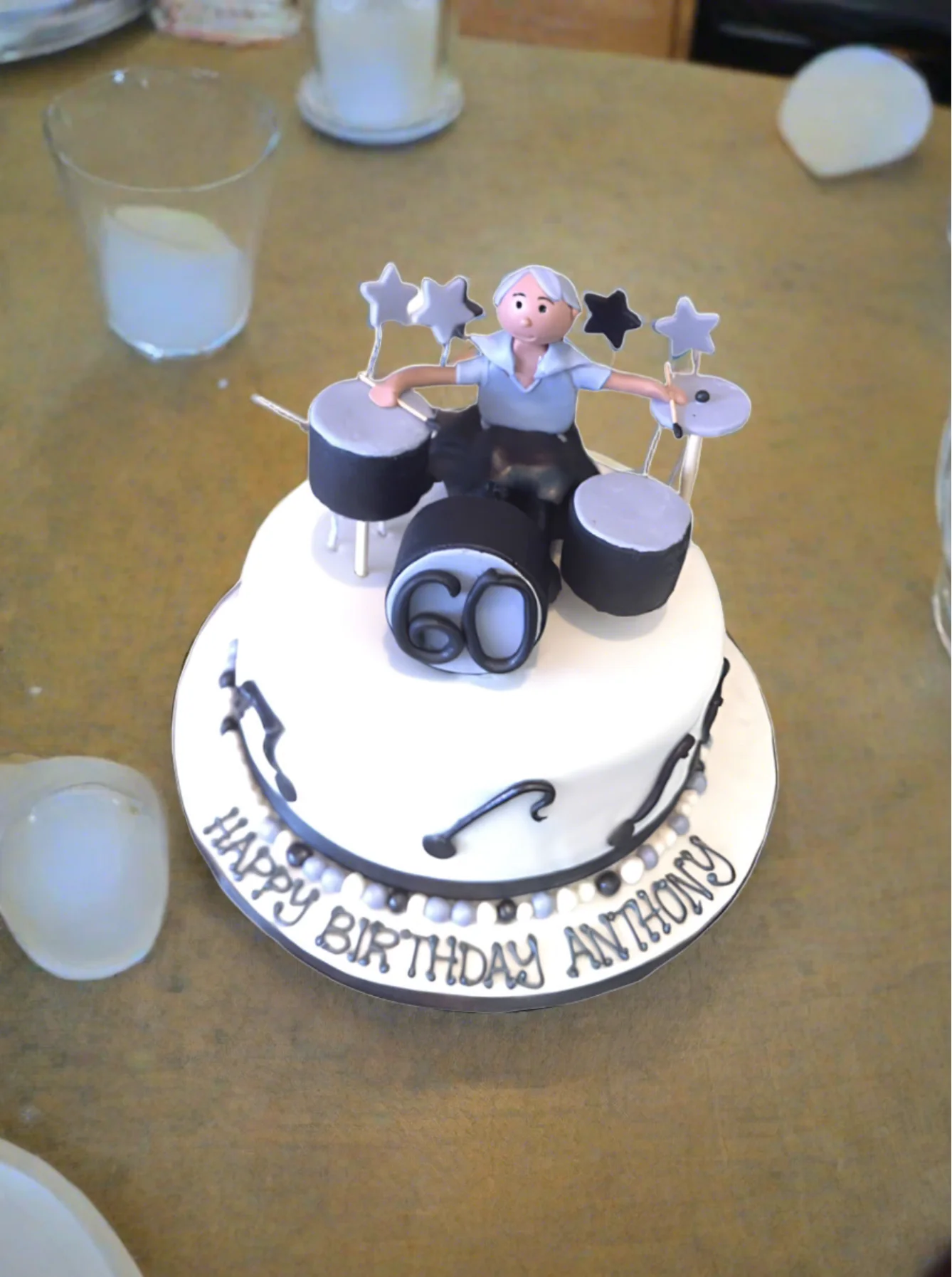 Rock Band Fondant Cake - Image 6