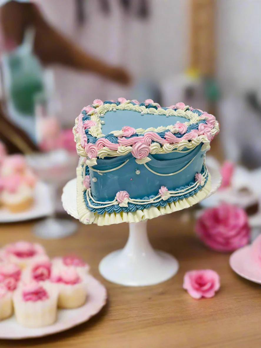 Saisha Vintage Heart Cake - Image 3