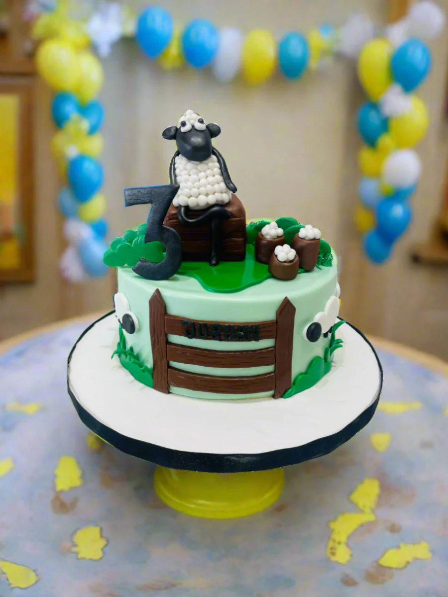 Shaun The Sheep Fondant Cake - Image 5