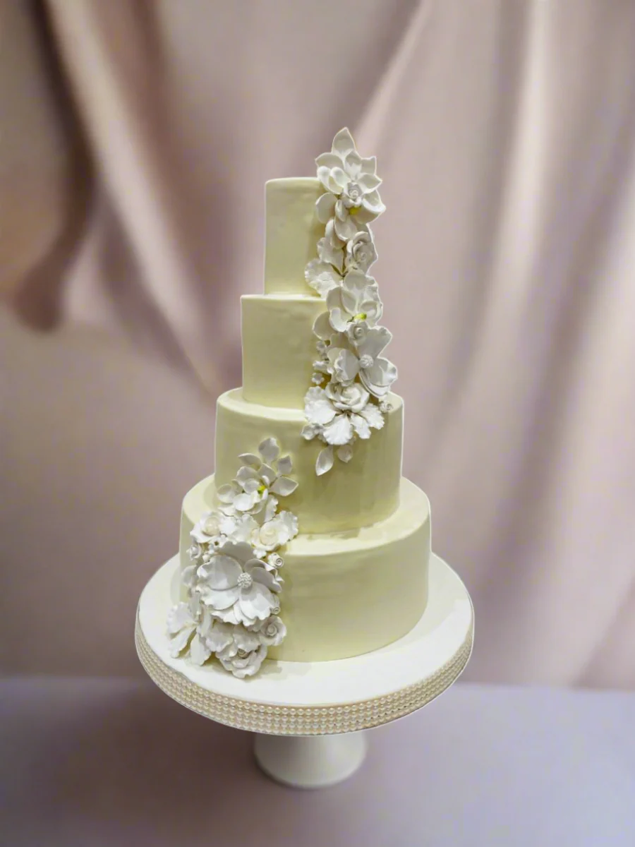 Shreya Fondant Wedding Cake - Image 3